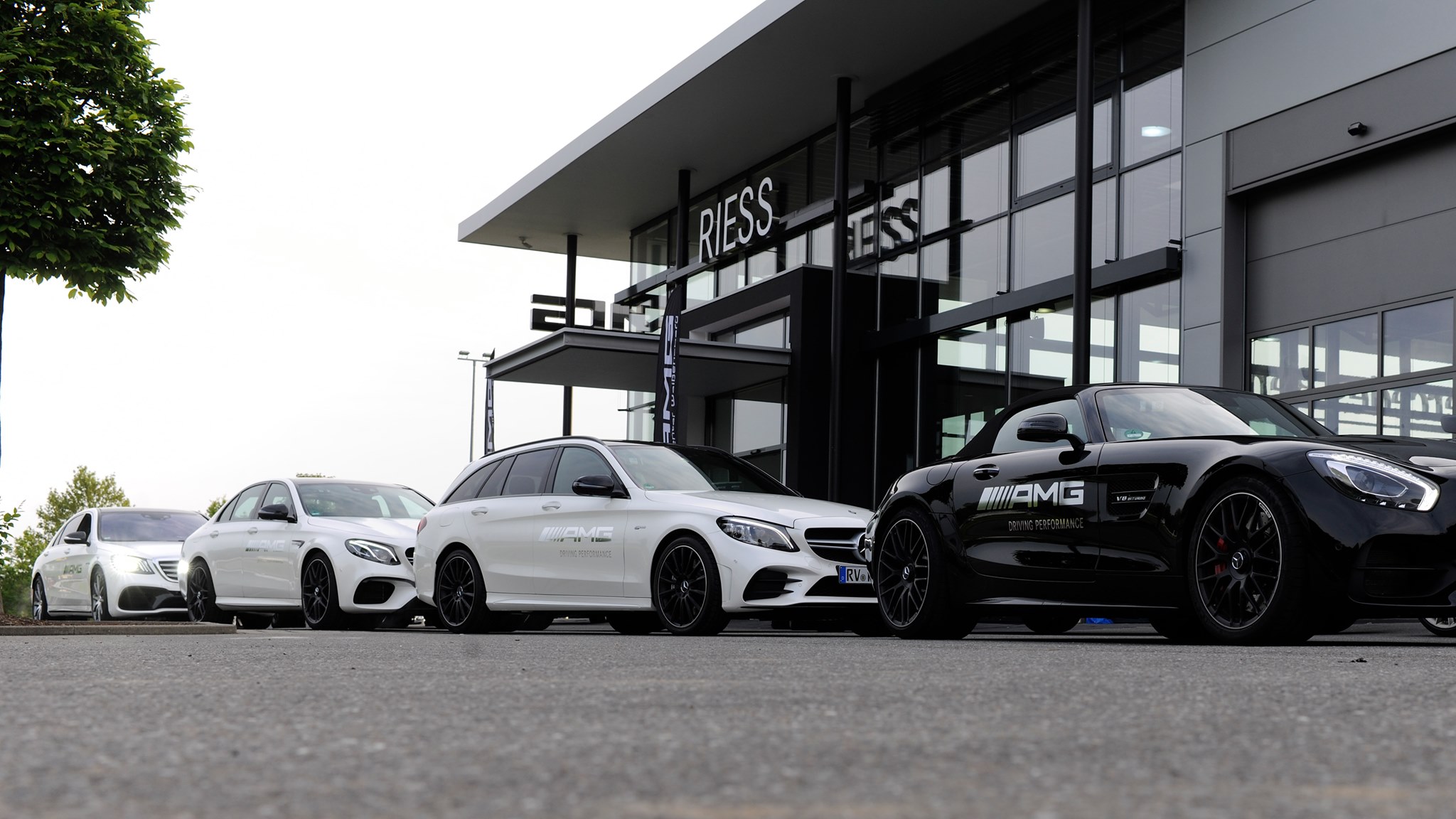 Stilvolle Autohaus Riess Leutkirch Bild