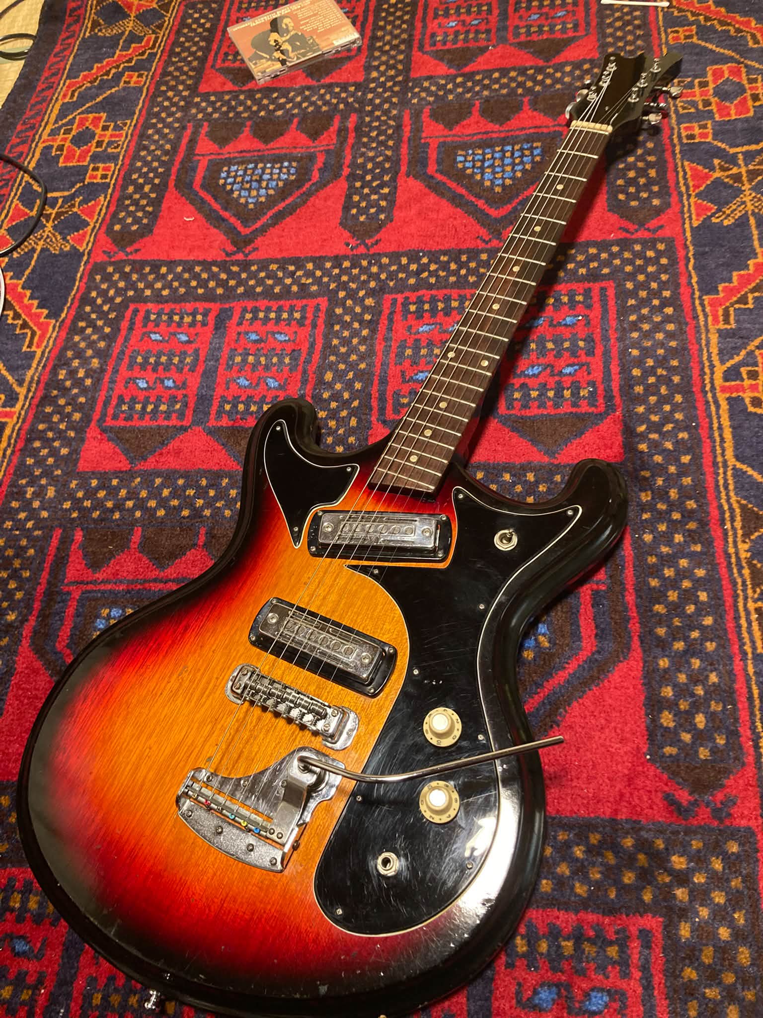 Unknown Mosrite-ish Kawai(bit similar to Teisco V-2)