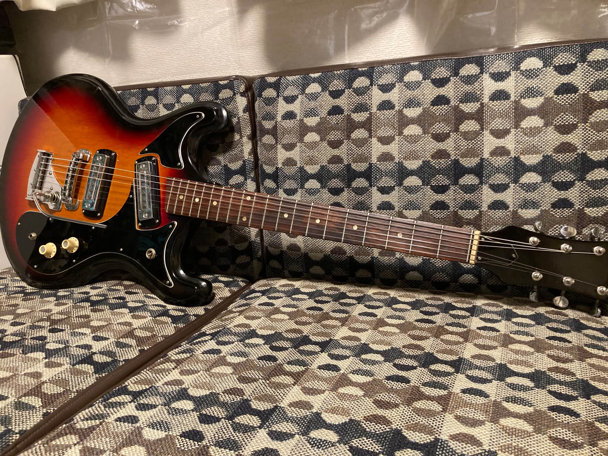 Teisco/Kawai Mosriteタイプ V-2/R-2系 ビンテージ Unknown Mosrite-ish Kawai(bit similar to Teisco V-2)