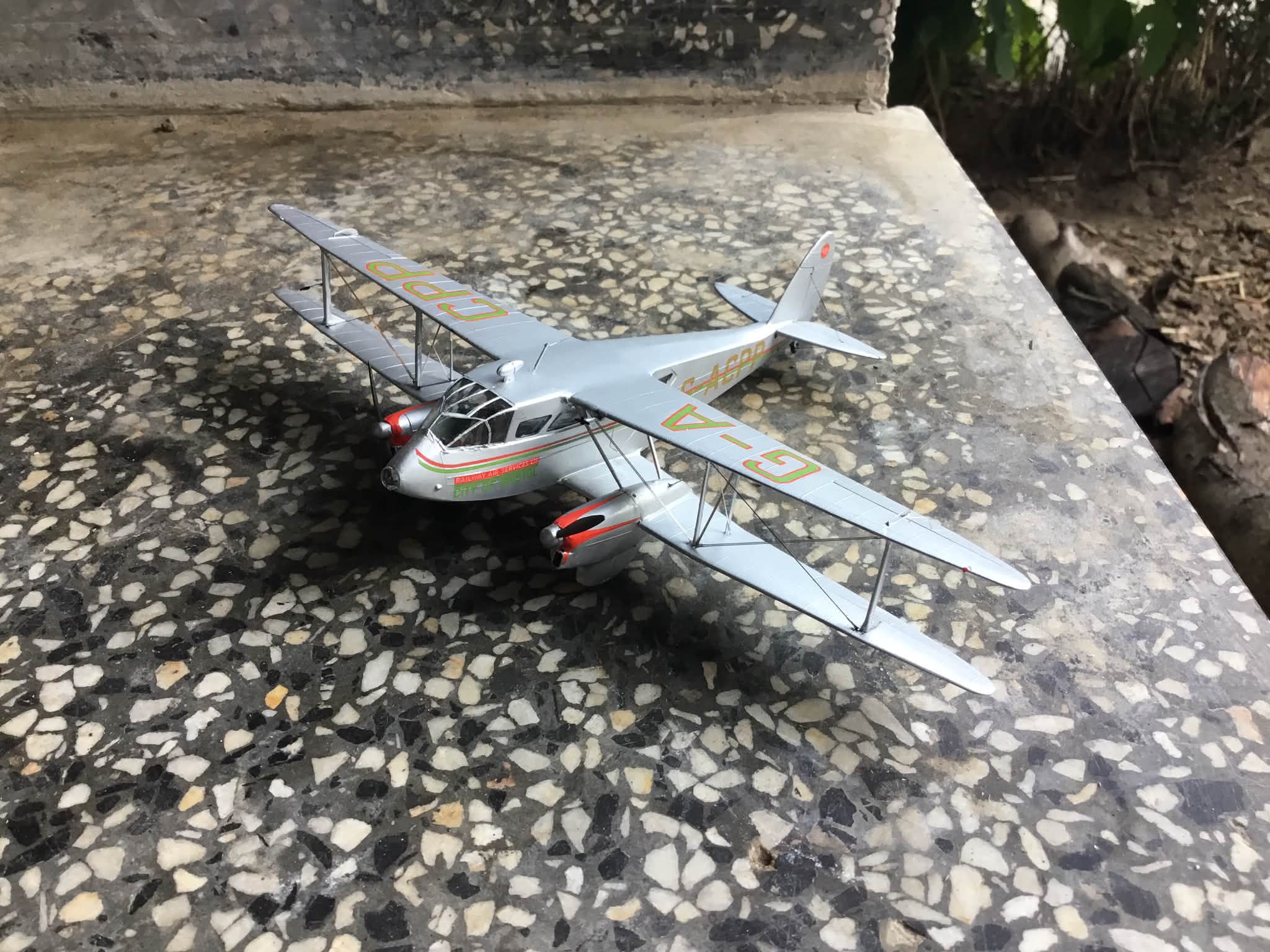 Heller 1/72 DH89 Dragon Rapide model build review