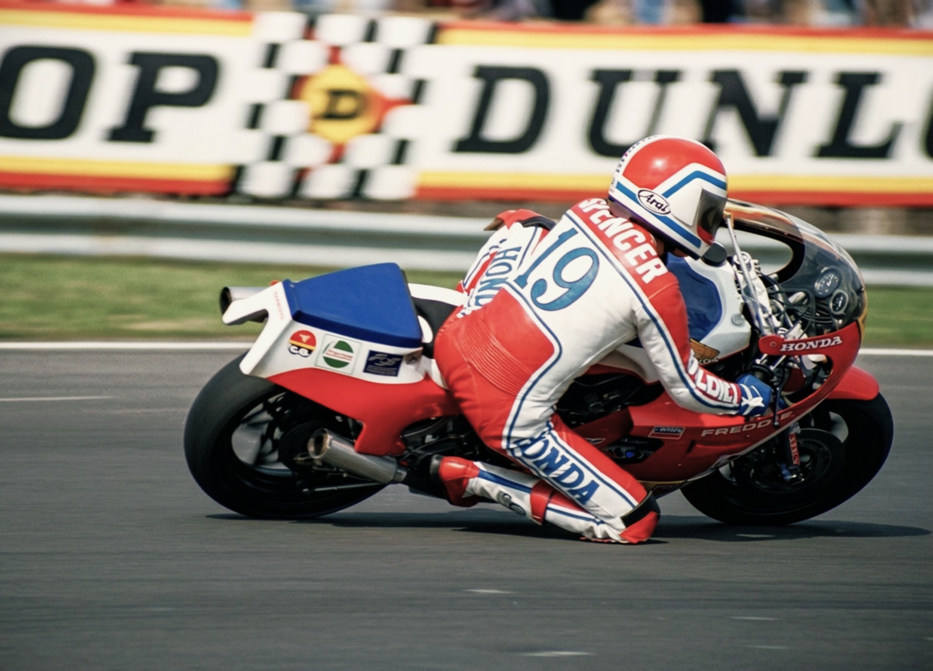 Tadahiko Taira 平 忠彦 一ー Marboro boro Ma 28 N 0 YAMAHA brembo