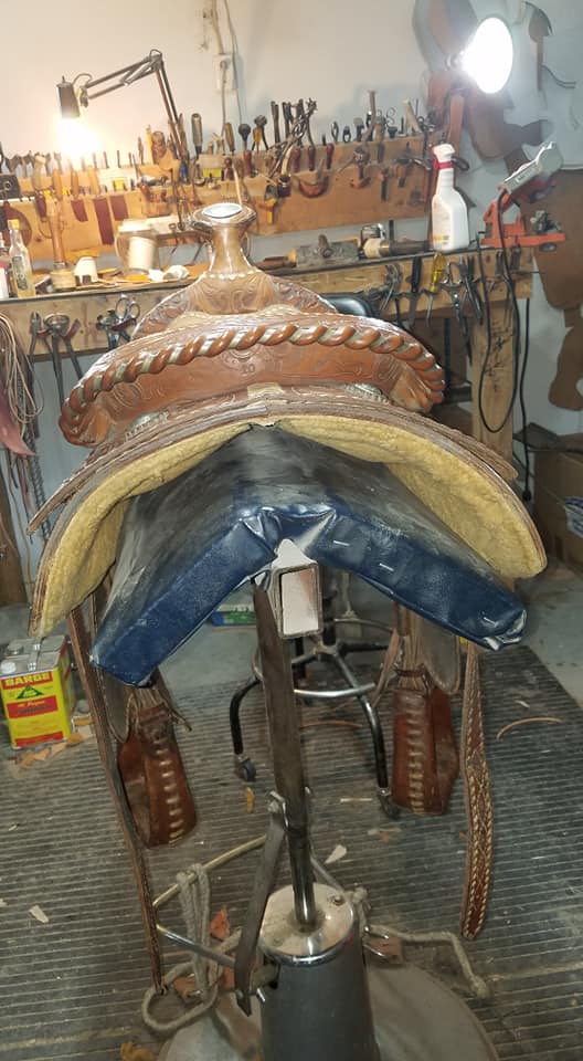M Hanging K Saddles and Tack