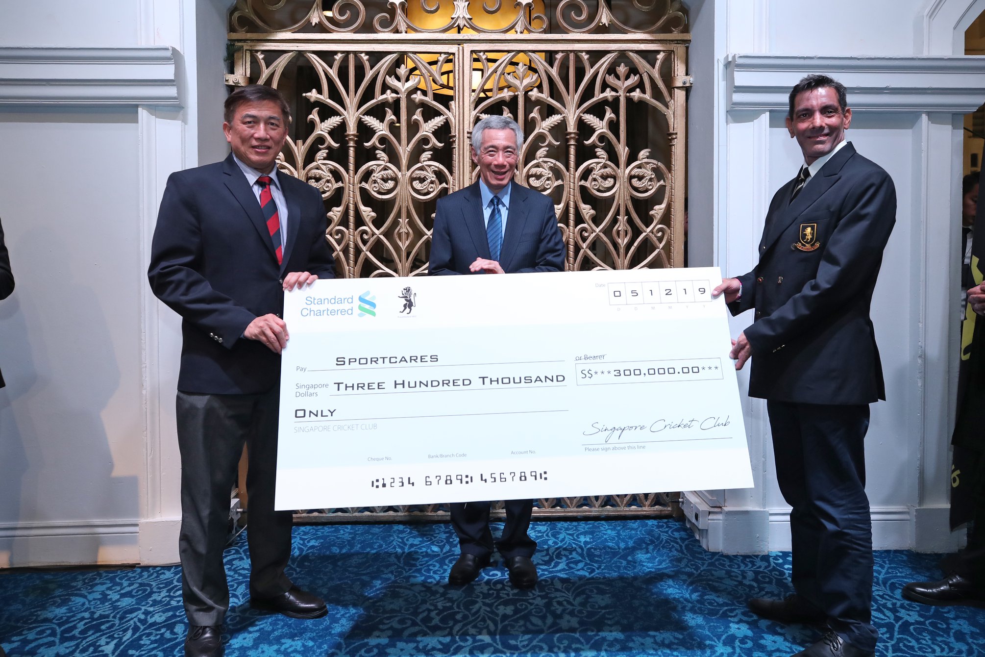 Had an enjoyable evening at the Singapore Cricket Club Distinguished Visitor's Dinner yesterday. True to its tradition of nurturing sporting excellence, for the occasion, the Club generously donated $300,000 to SportCares, the