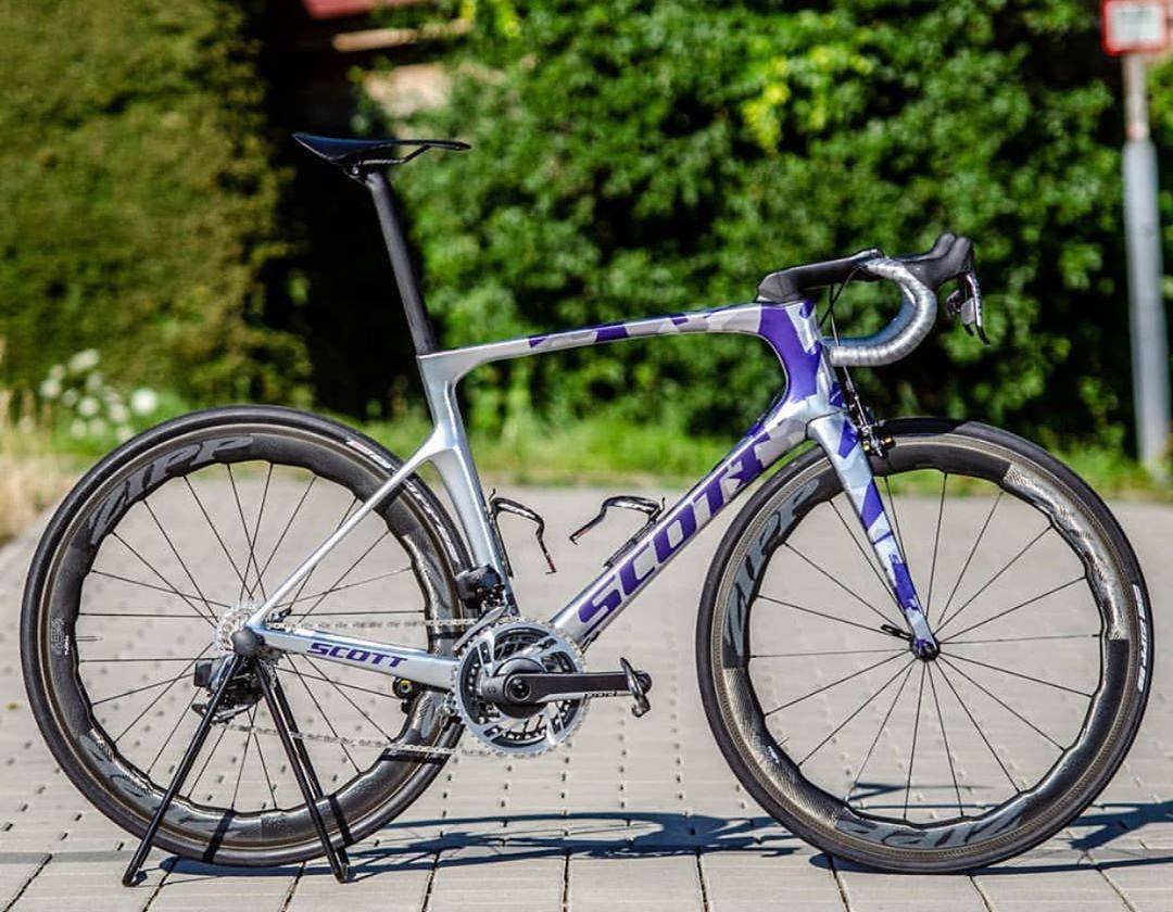 Scott Foil + SRAM Red eTap AXS + Zipp 454 NSW
