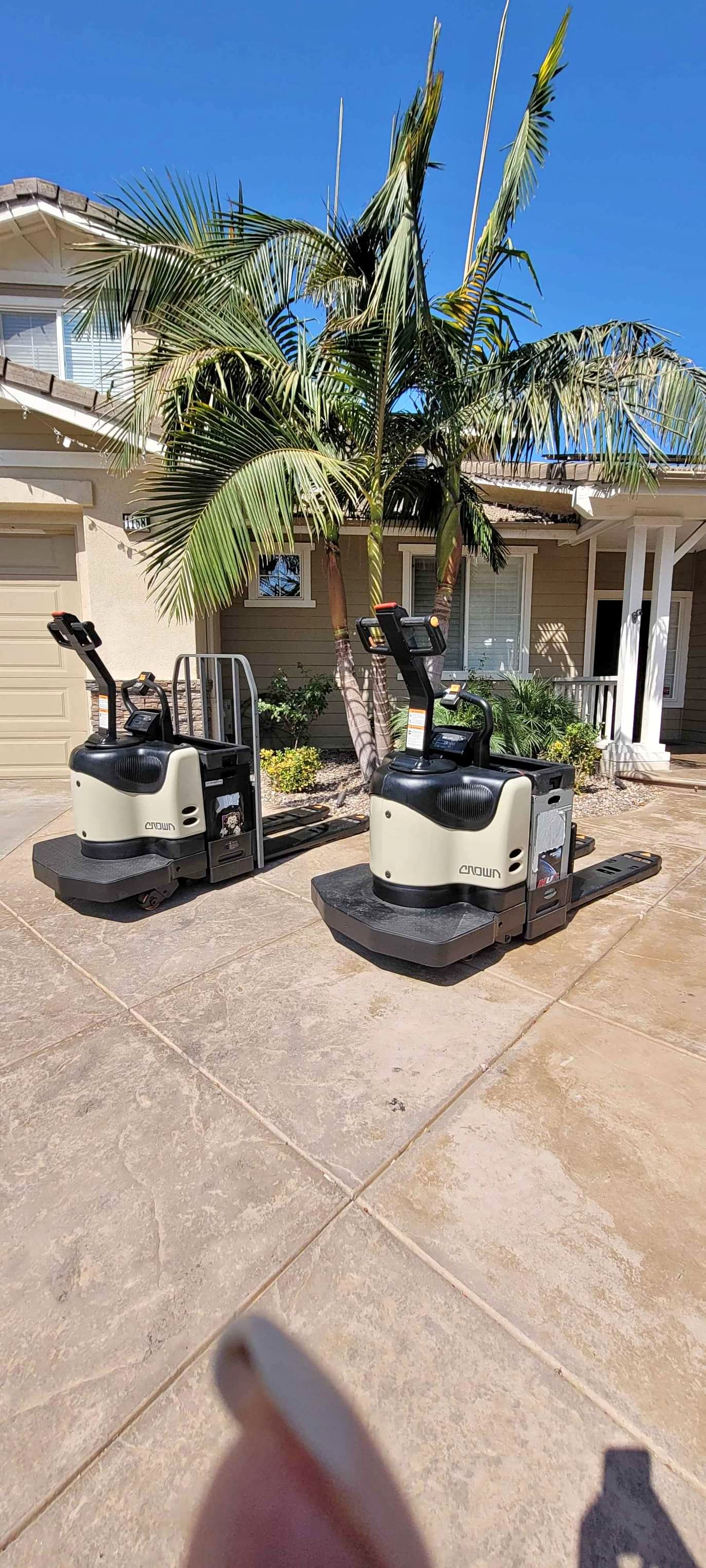 Year 2021 Crown electric pallet jack Riders Model PE4500-60 - Snow ...