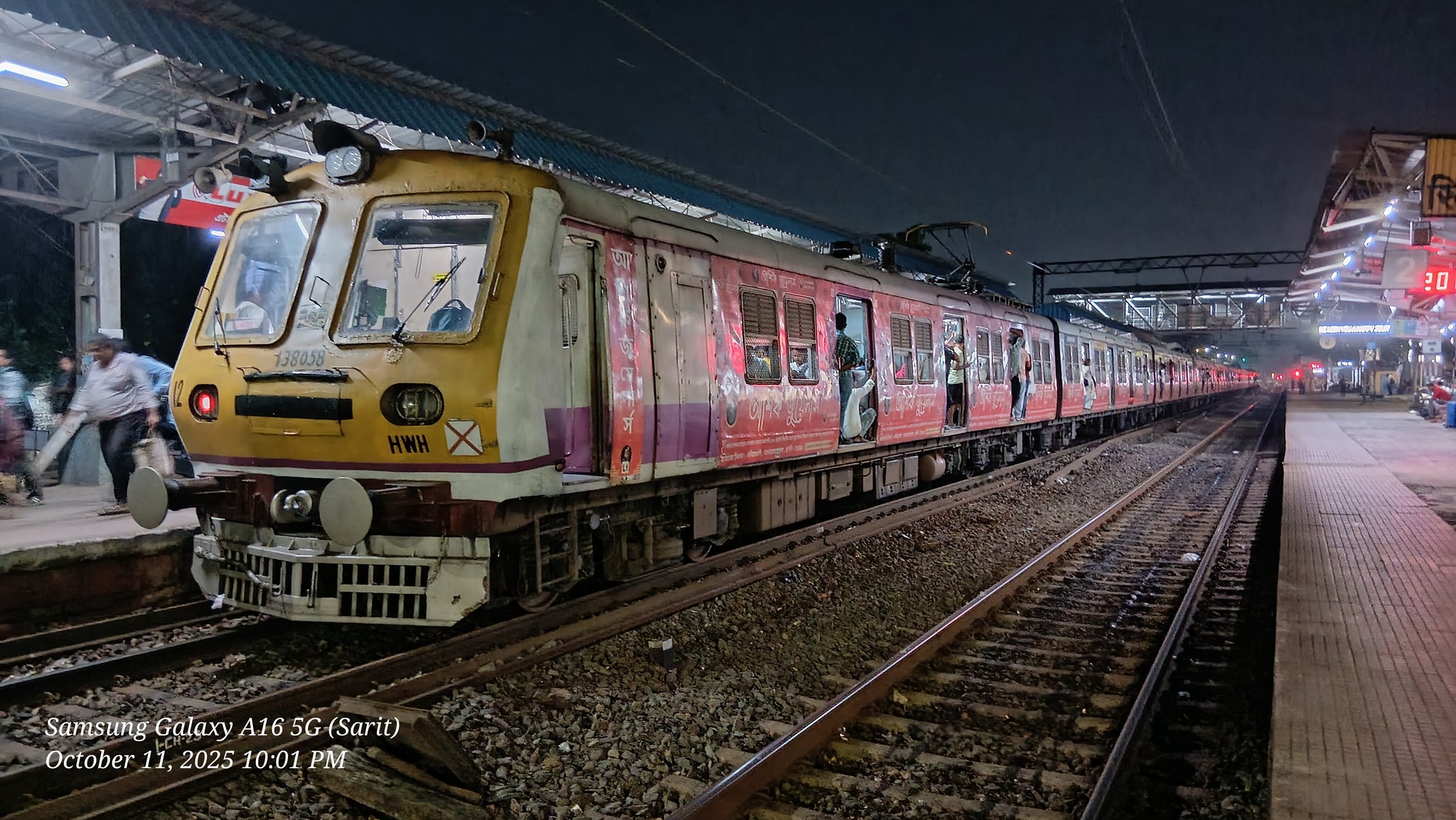emuページ Eastern Railway's 4K series EMU with aerodynamic design