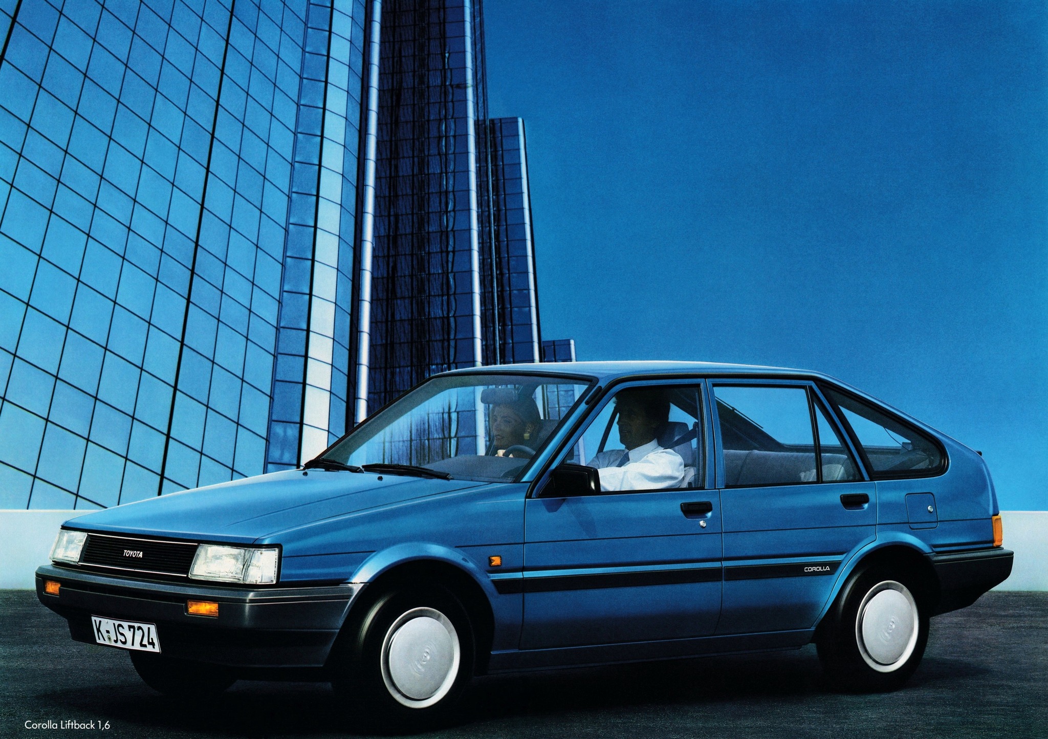 Heikki - 4. 2027 Toyota Crown Estate E-Brochure. Japan, 10-2026.令