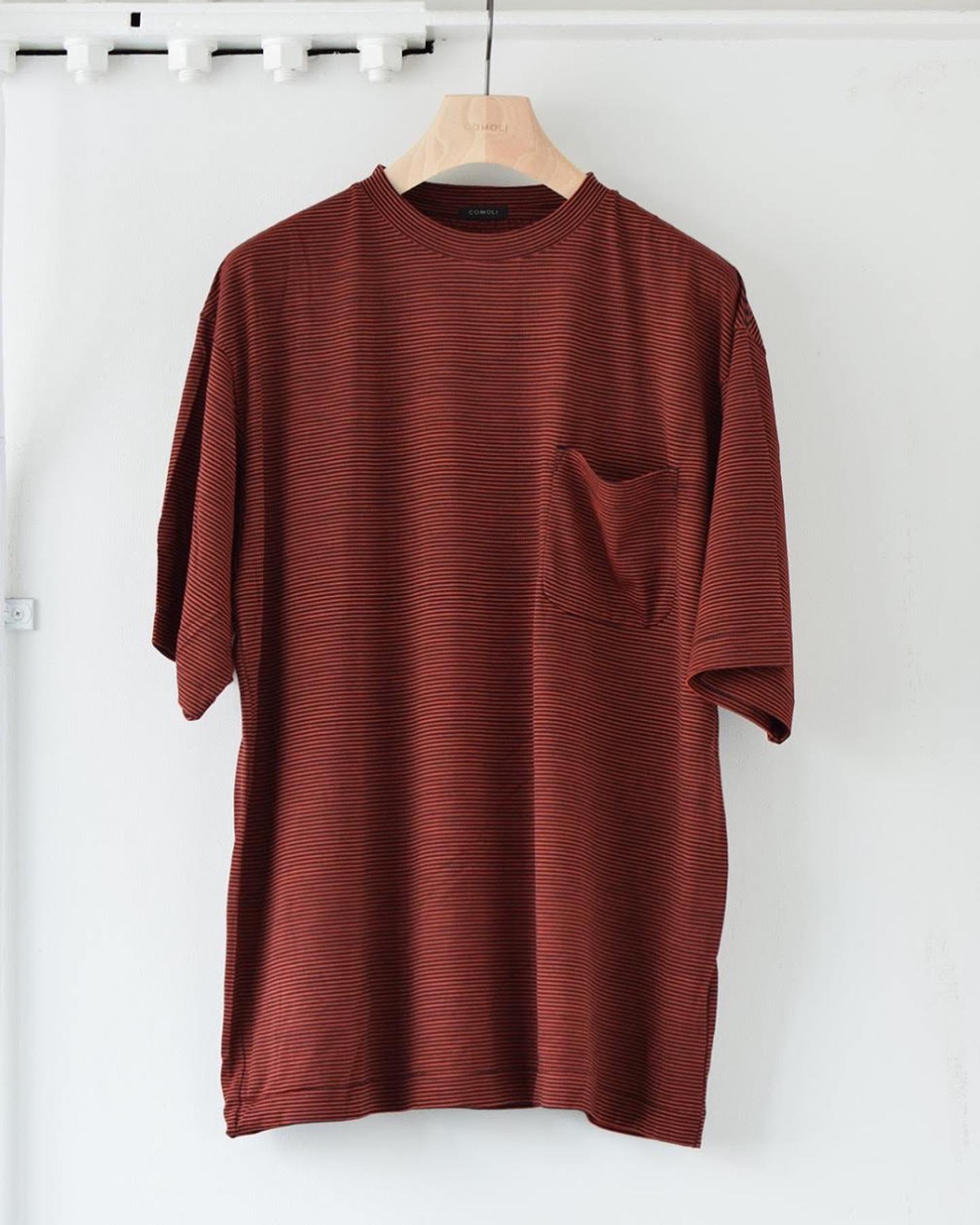 COMOLI . R01-05014 ウール天竺 半袖クルー color: Border,Vermilion 