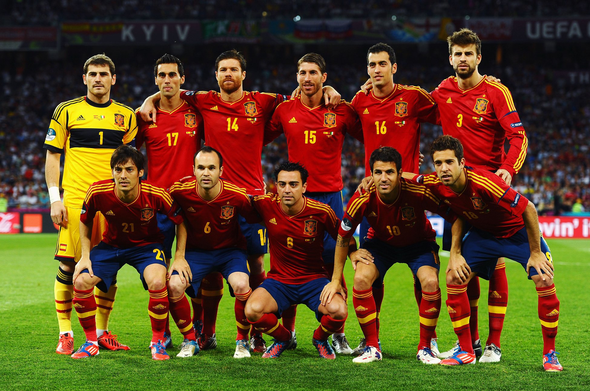 Spain national team at Euro 2000 🇪🇸 Can you name them all? 🤔