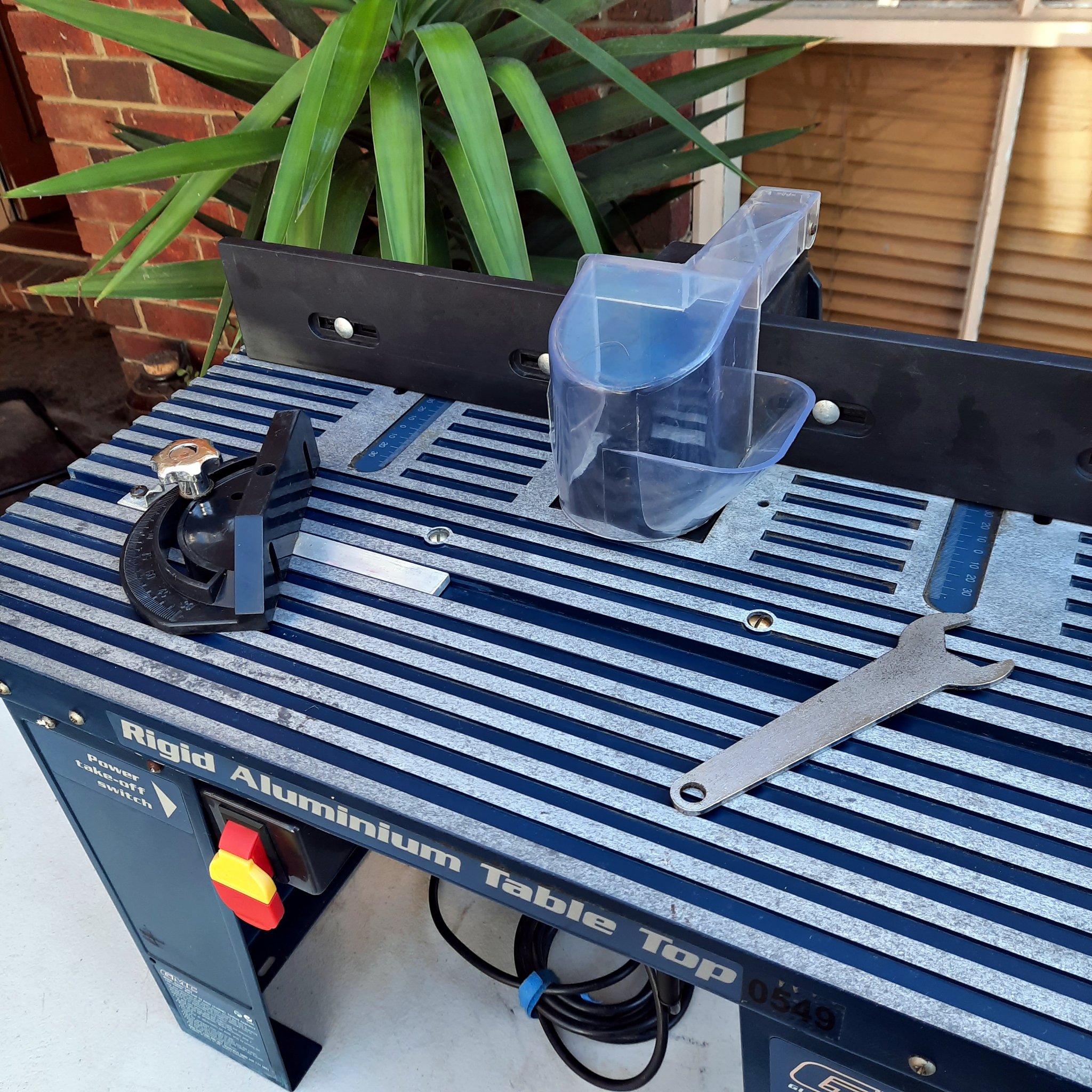 GMC R1200 Router with R200 Router Table - Router Tables - Melbourne ...