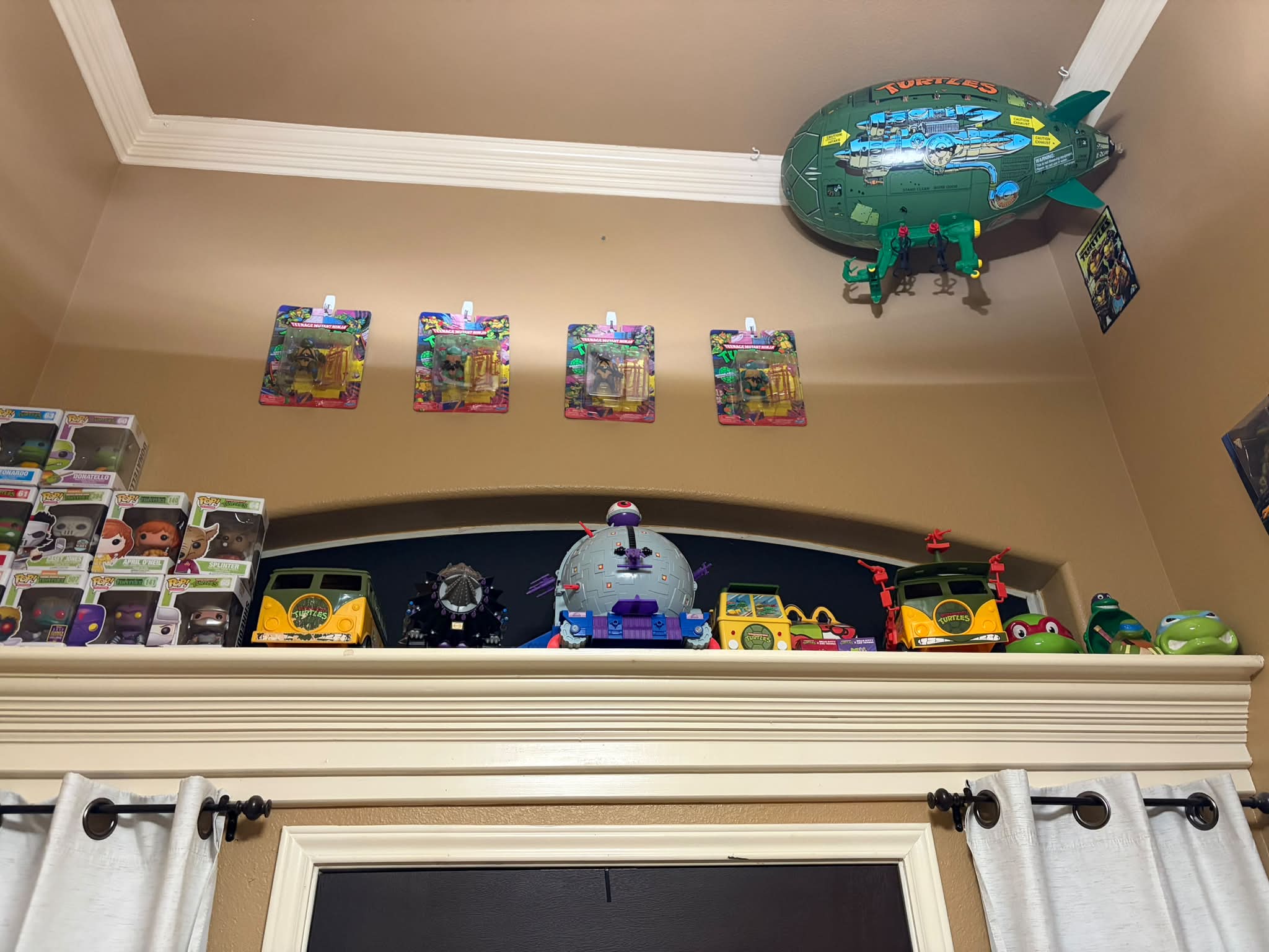 How to hang a 1988 Turtle Blimp from the ceiling?
