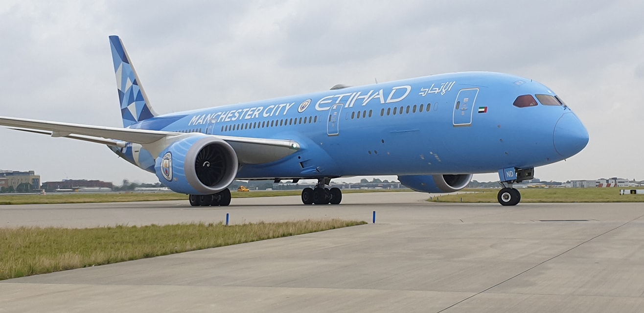 The Etihad Airways Boeing 787-9 in the colourful Manchester City