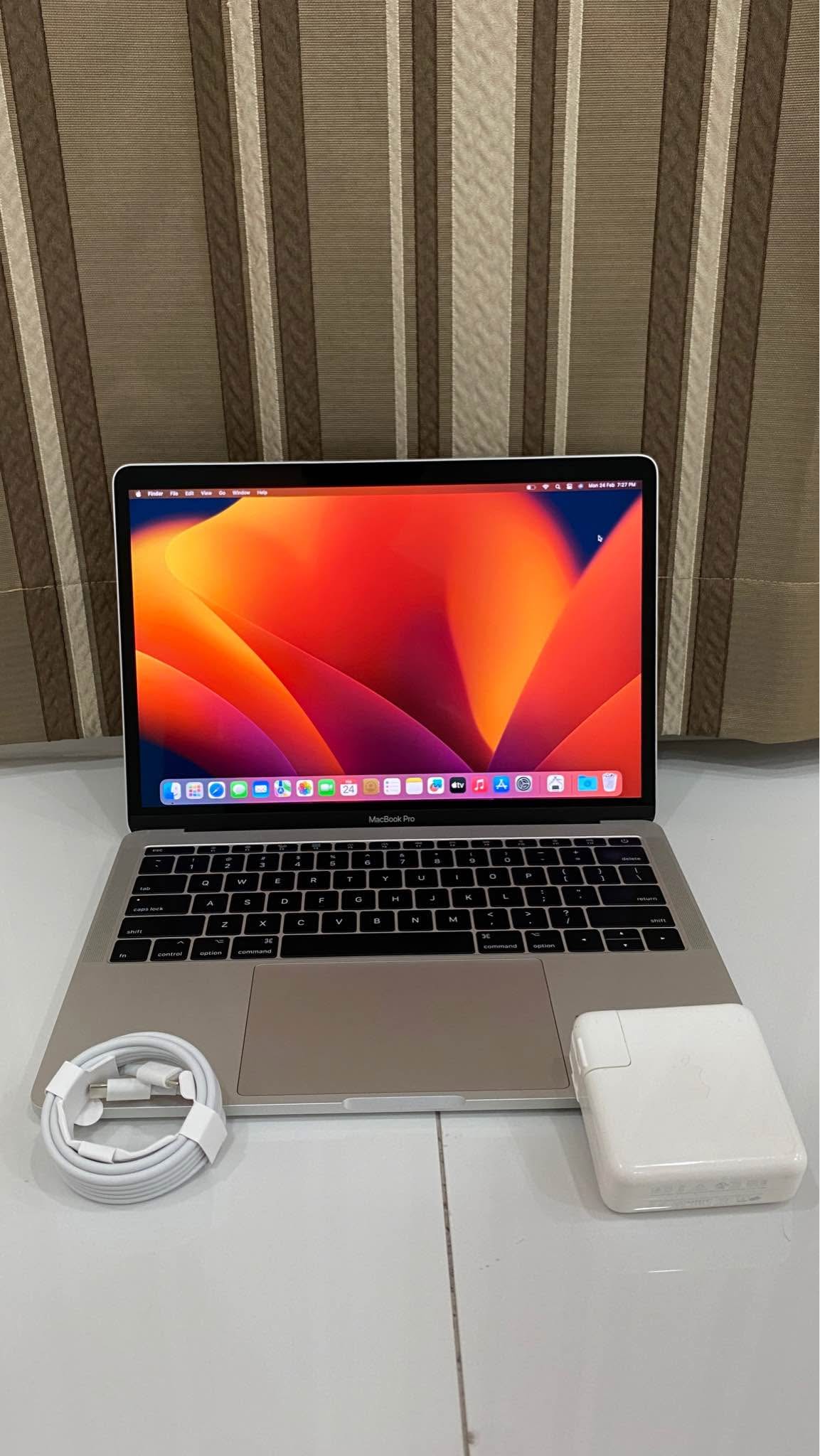 Macbook Pro A1708 13 inch 2017, Two Thunderbolt 3ports Core i7 