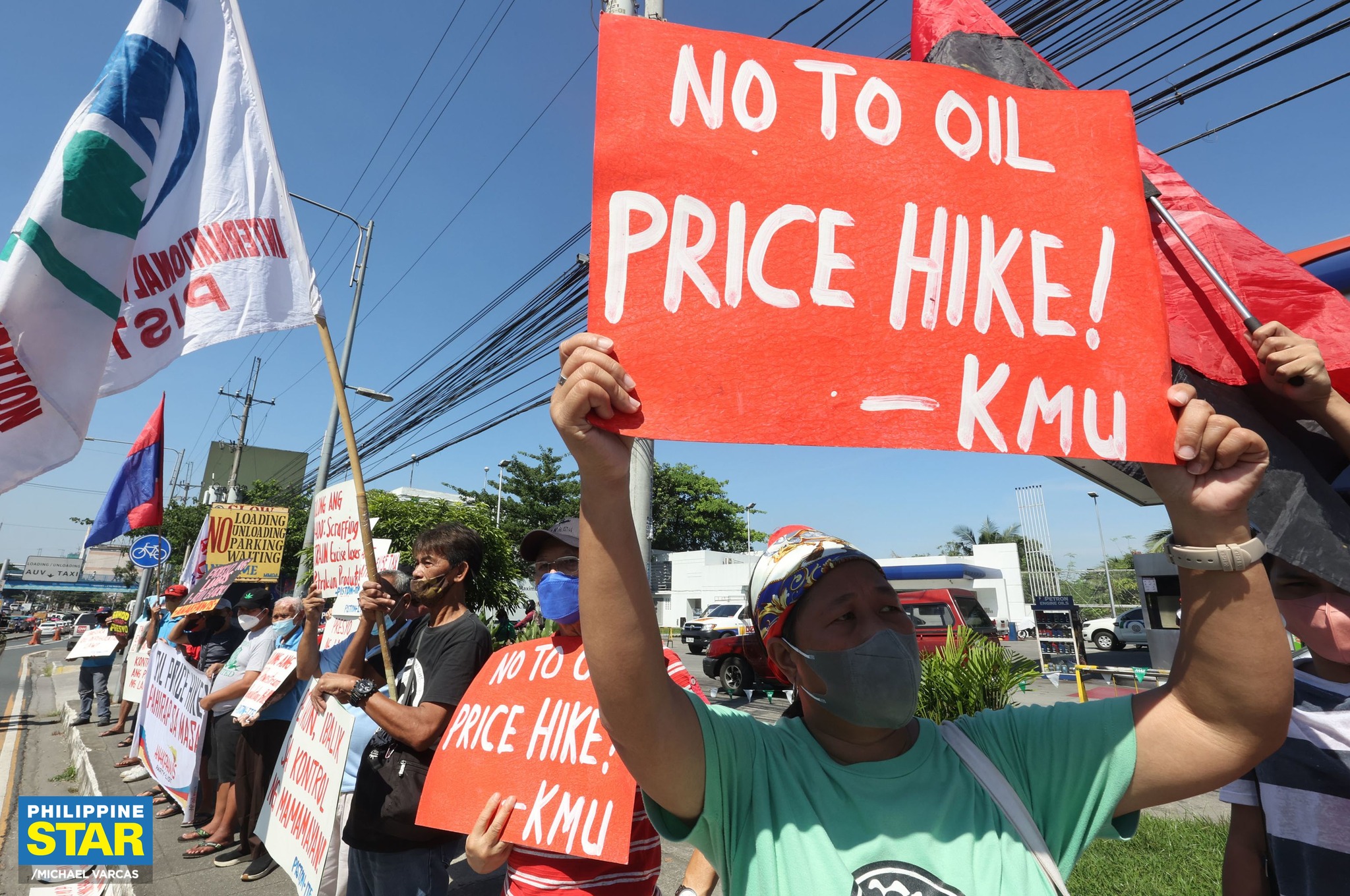 Philippine Star - Transport group PISTON hold a protest rally at a gas ...