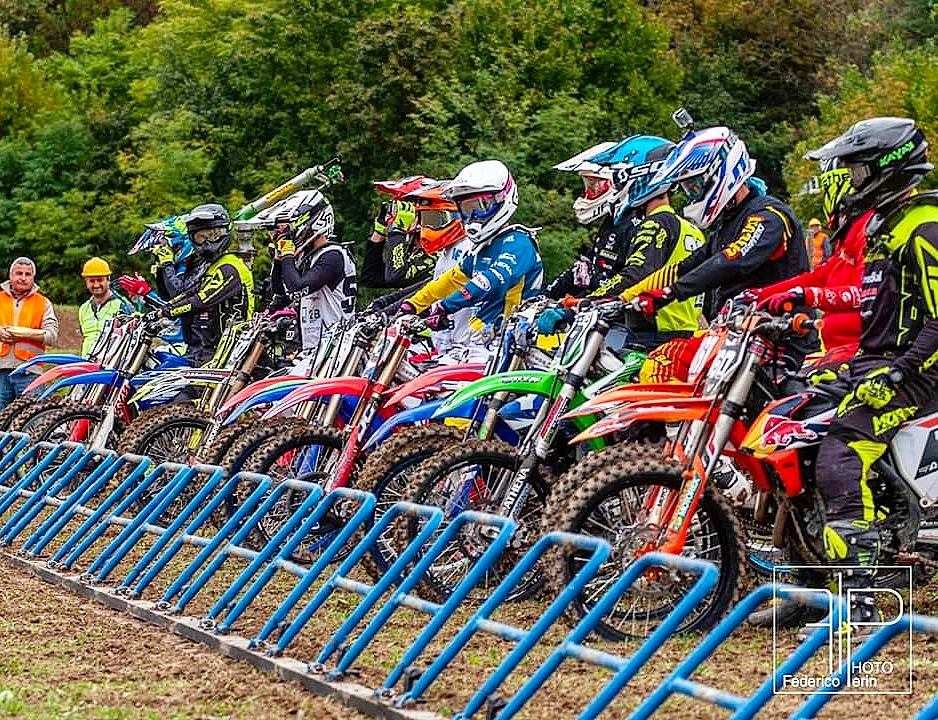 SPARK - Starting grid! #rvracingteam #motocross #mx #csenveneto Partner ...