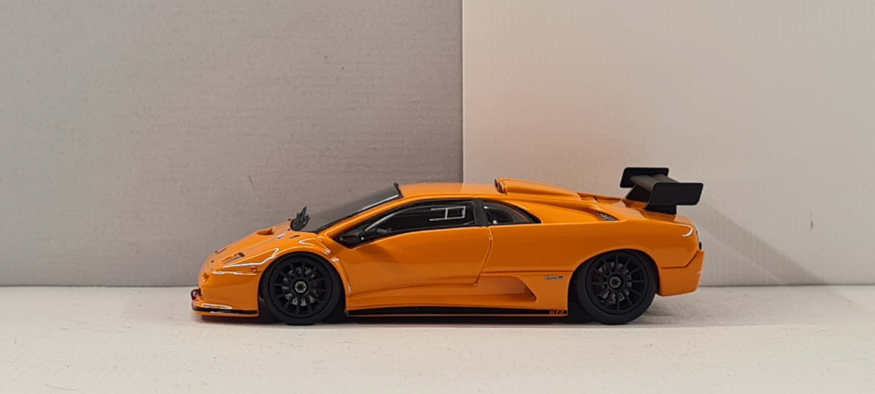ミニカー LOOKSMART LAMBORGHINI DIABLO GT2 1998 scale & brand: **1/43 Looksmart** year - manufacturer & model