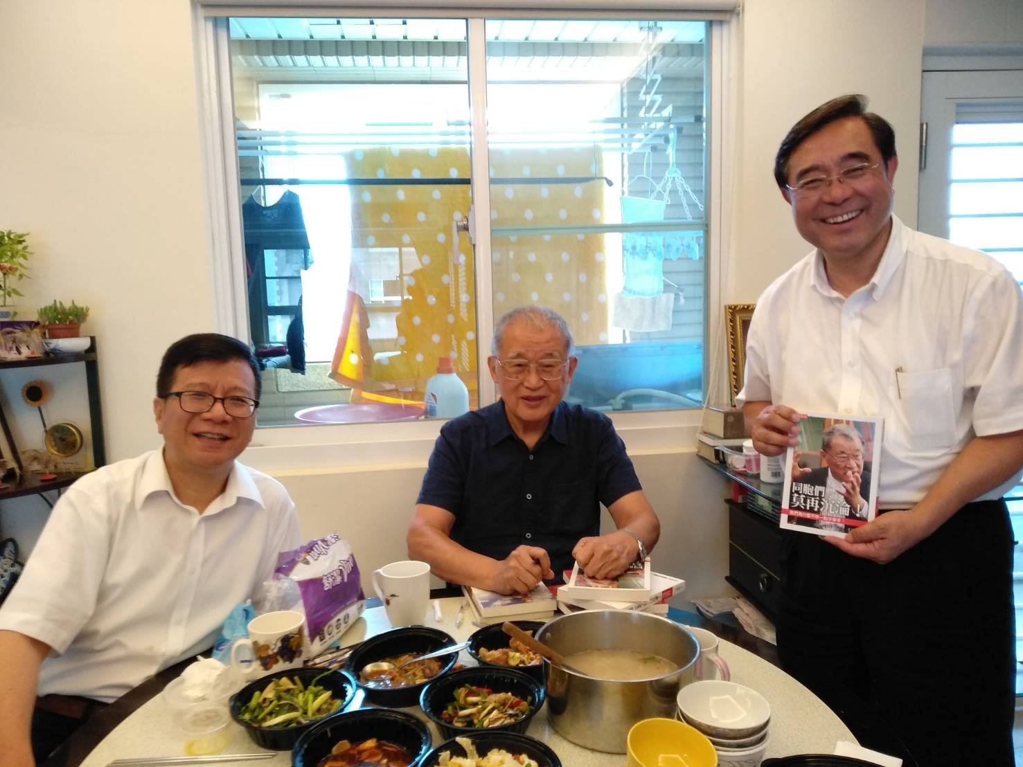 潘懷宗 - 前往拜訪監察院王前院長建煊先生，除了敘舊更不忘向其請益，再精進服務之道。 | Facebook
