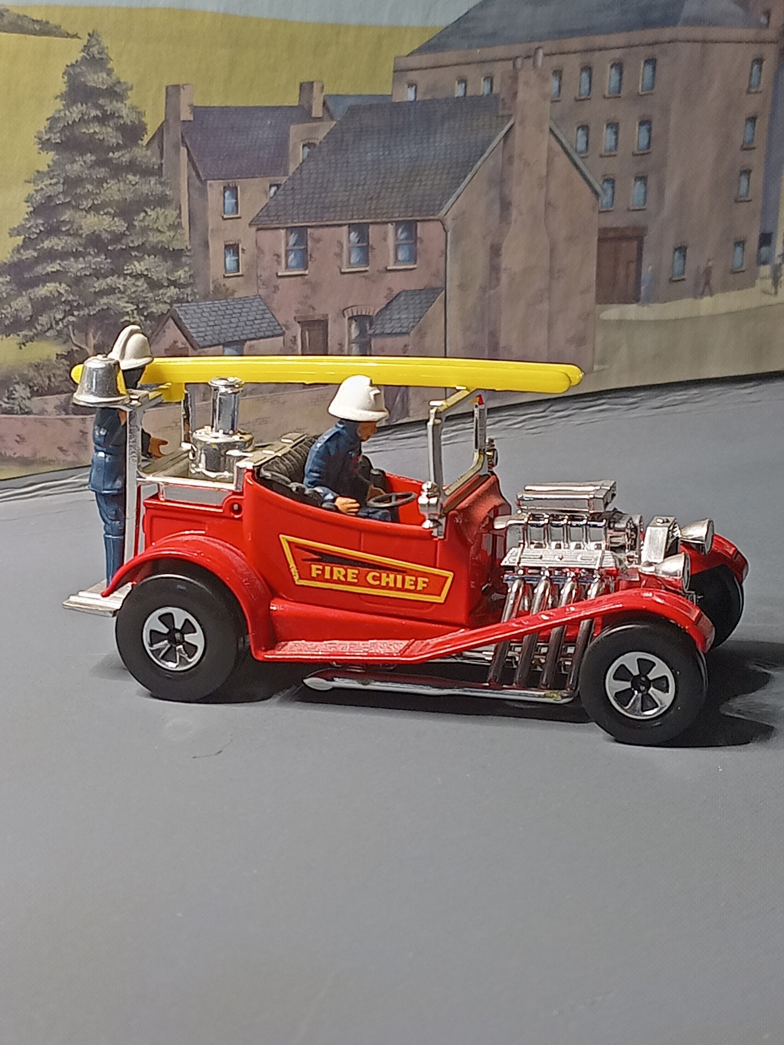 Matchbox super kings fire chief model