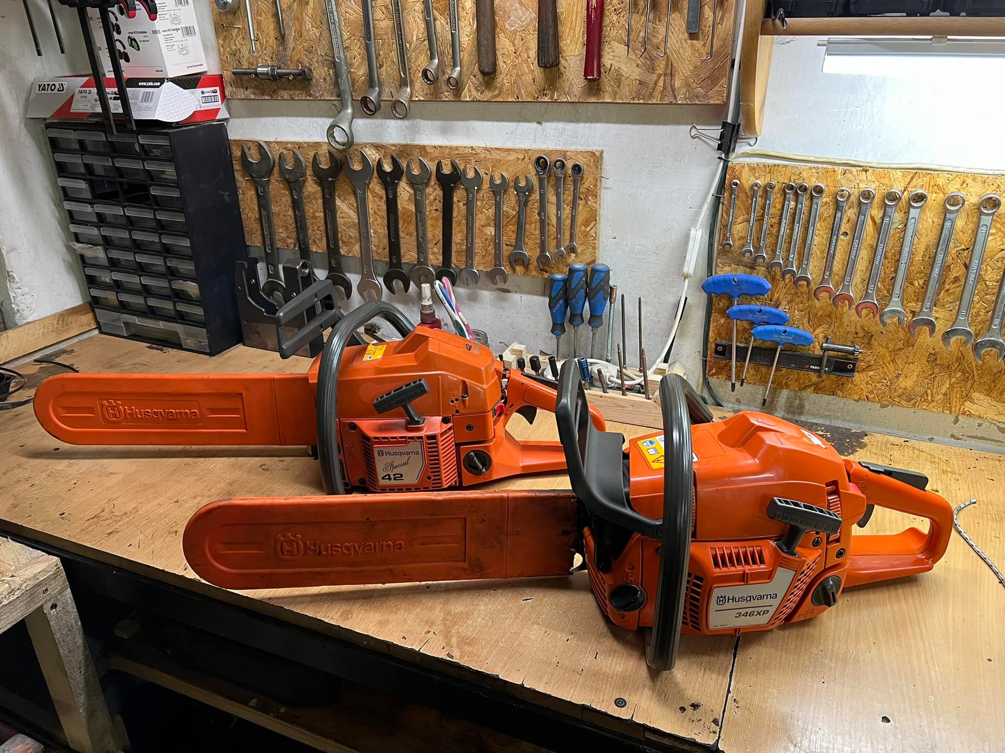 What is the difference between a 42 and 42 special Husqvarna saw?