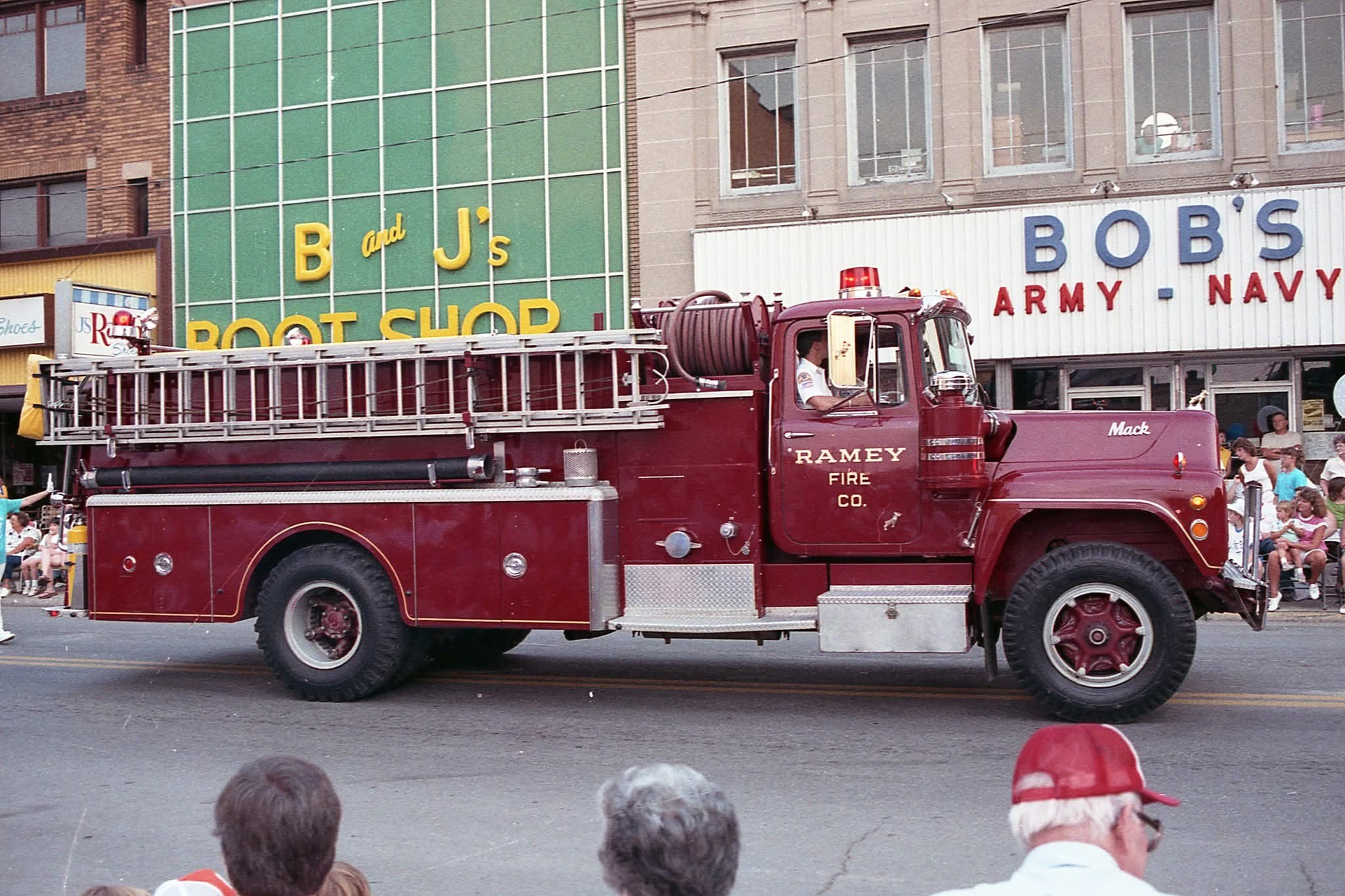 Fire Truck & Engine Lovers | Mack CF 1500 '1975 Arlington Heights Fire ...