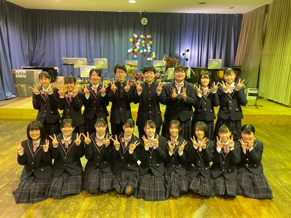 青森山田中学高等学校吹奏楽部 明日に卒業式を控え 今日は吹奏楽部で 3年生を送る会を開催しました Facebook
