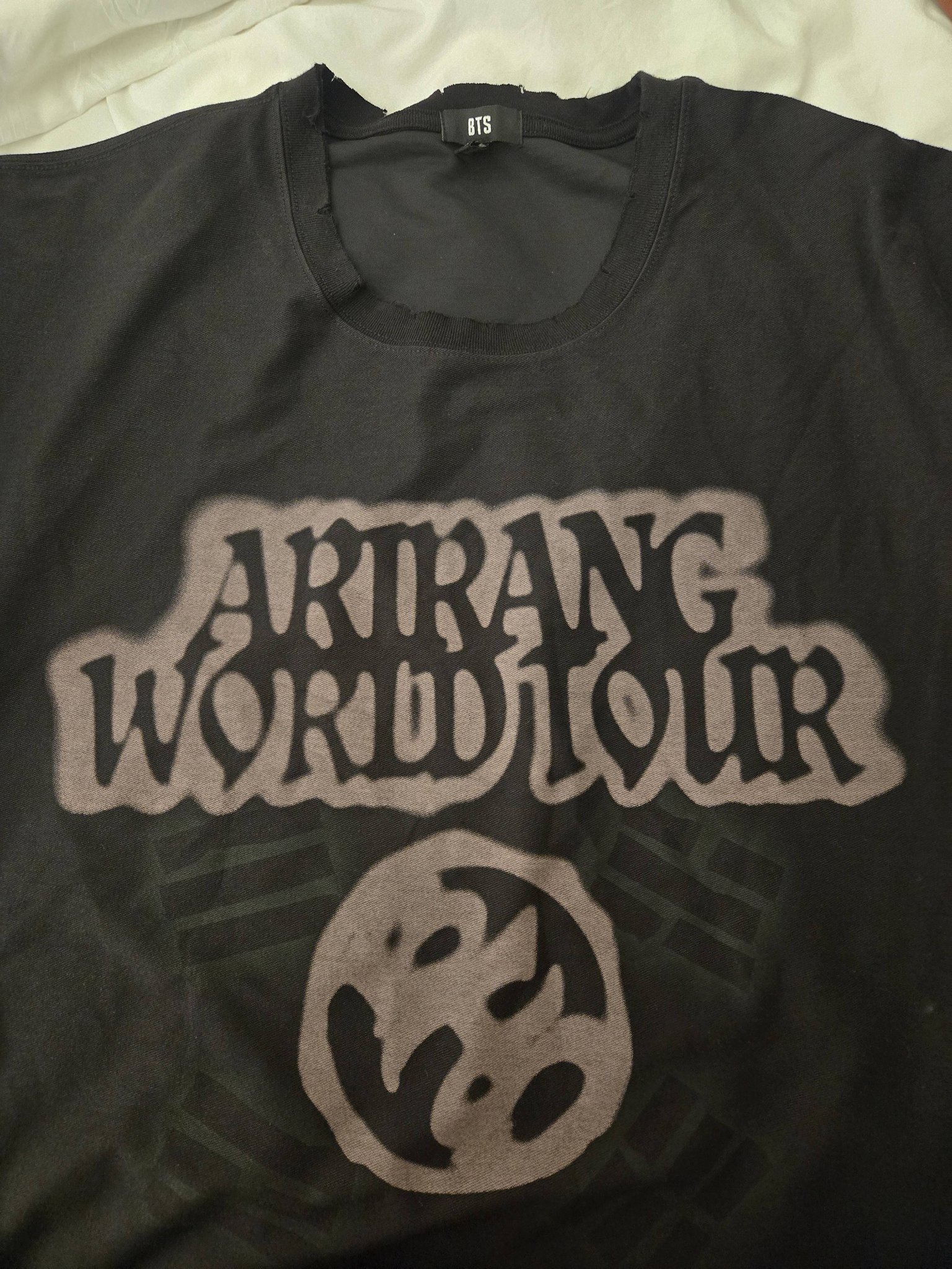 BTS Arirang tour XL shirt trade for XXL in Vaughan