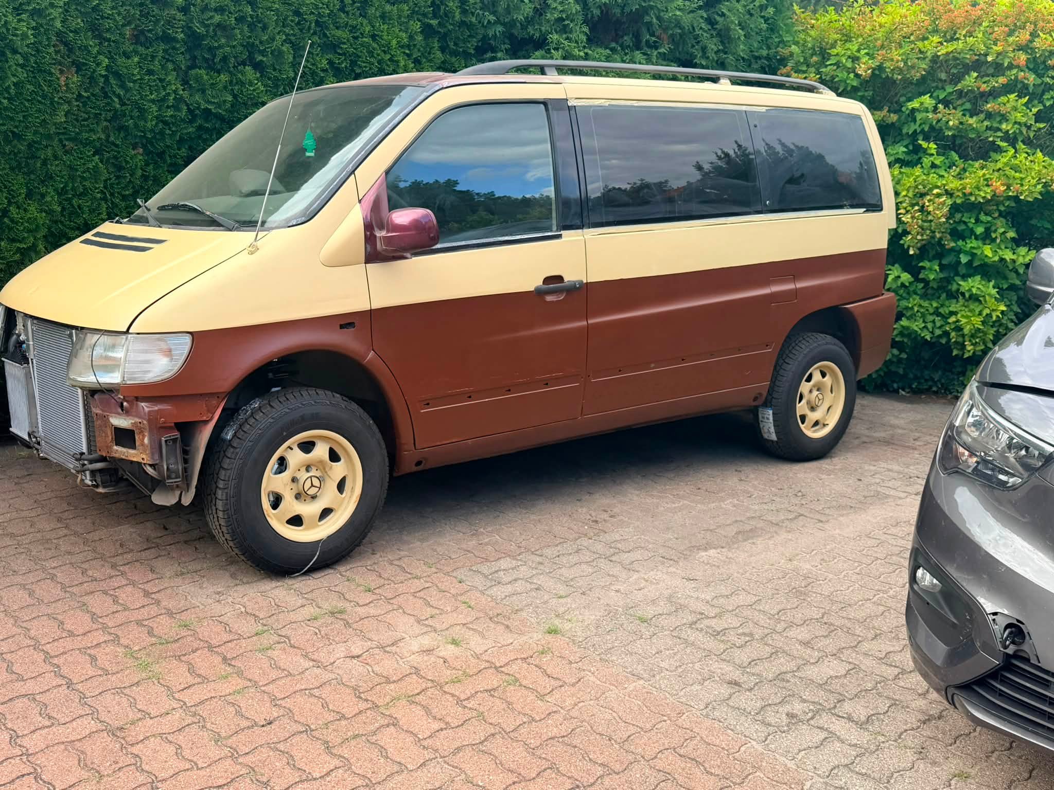 Vito Suspension lift on Mercedes-Benz Vito W638 & W639 with Nissan