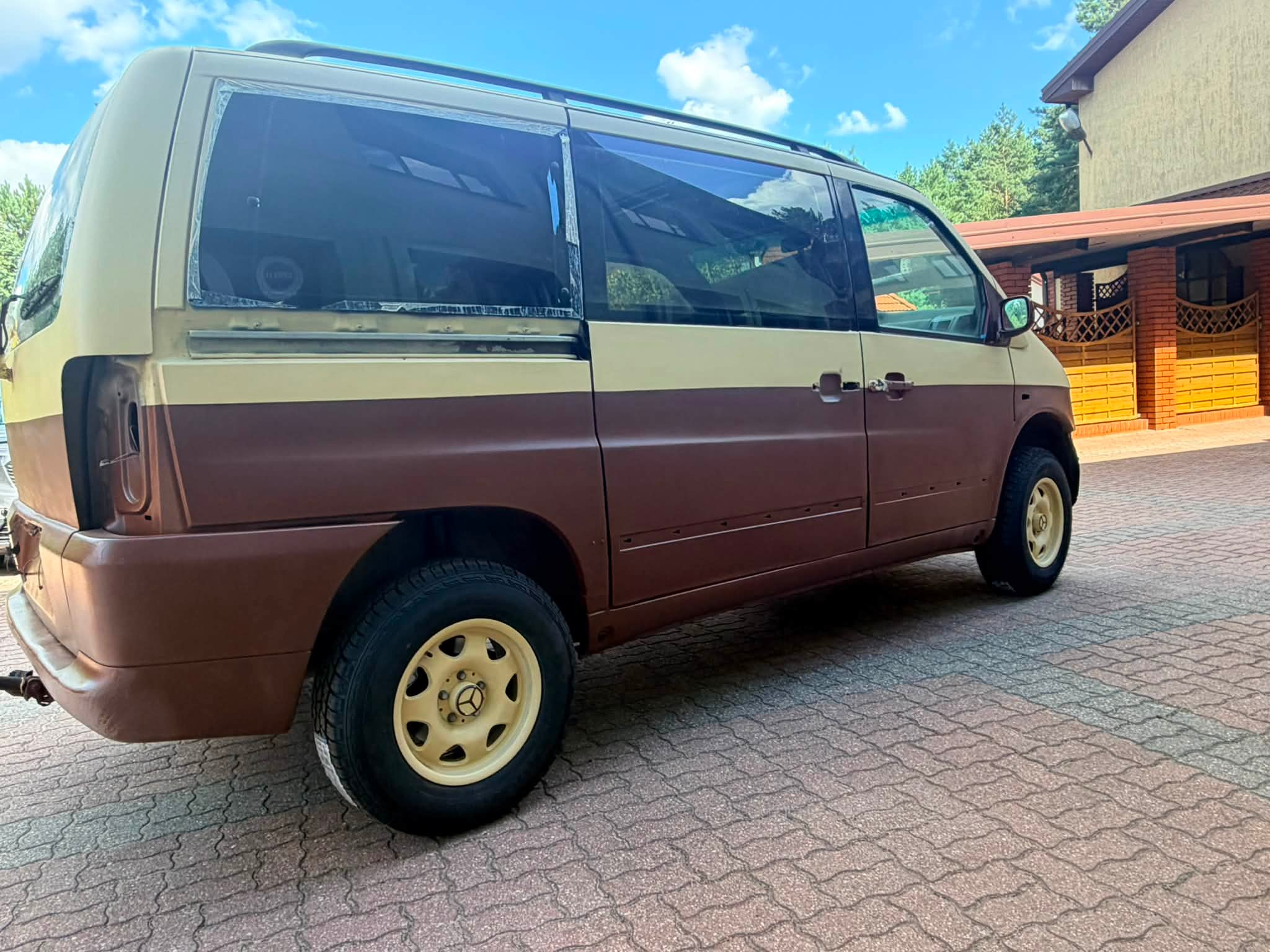 Suspension lift on Mercedes-Benz Vito W638 & W639 with Nissan