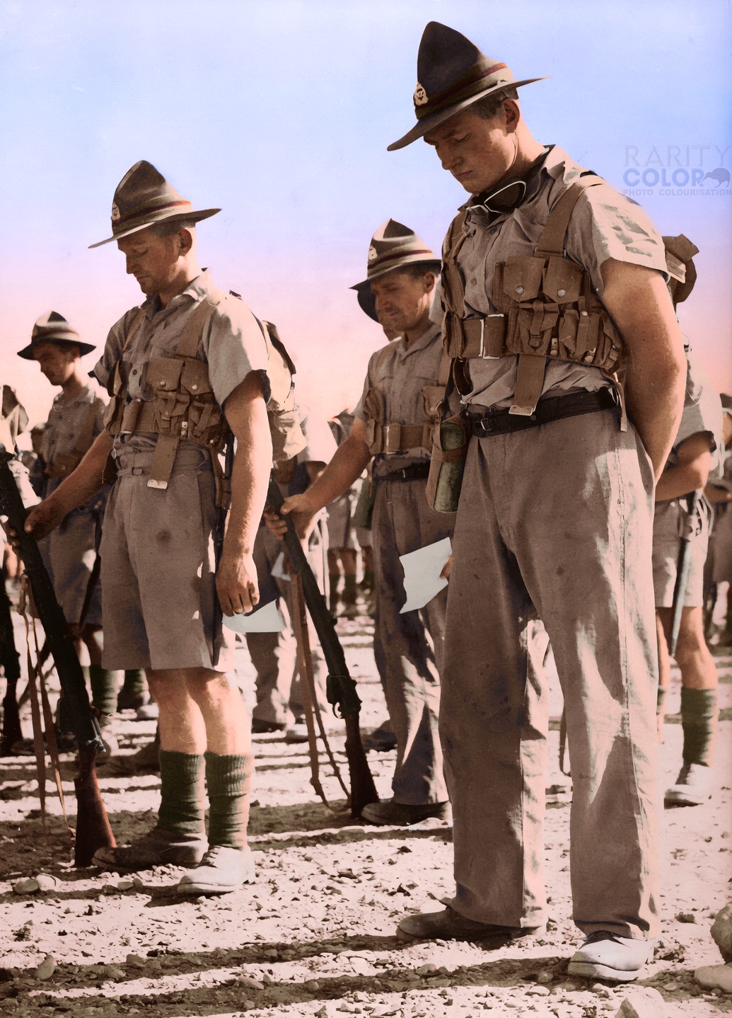 Rarity Color - ANZAC Day 2022 🇳🇿 🇦🇺 Kiwi soldiers bow... | Facebook