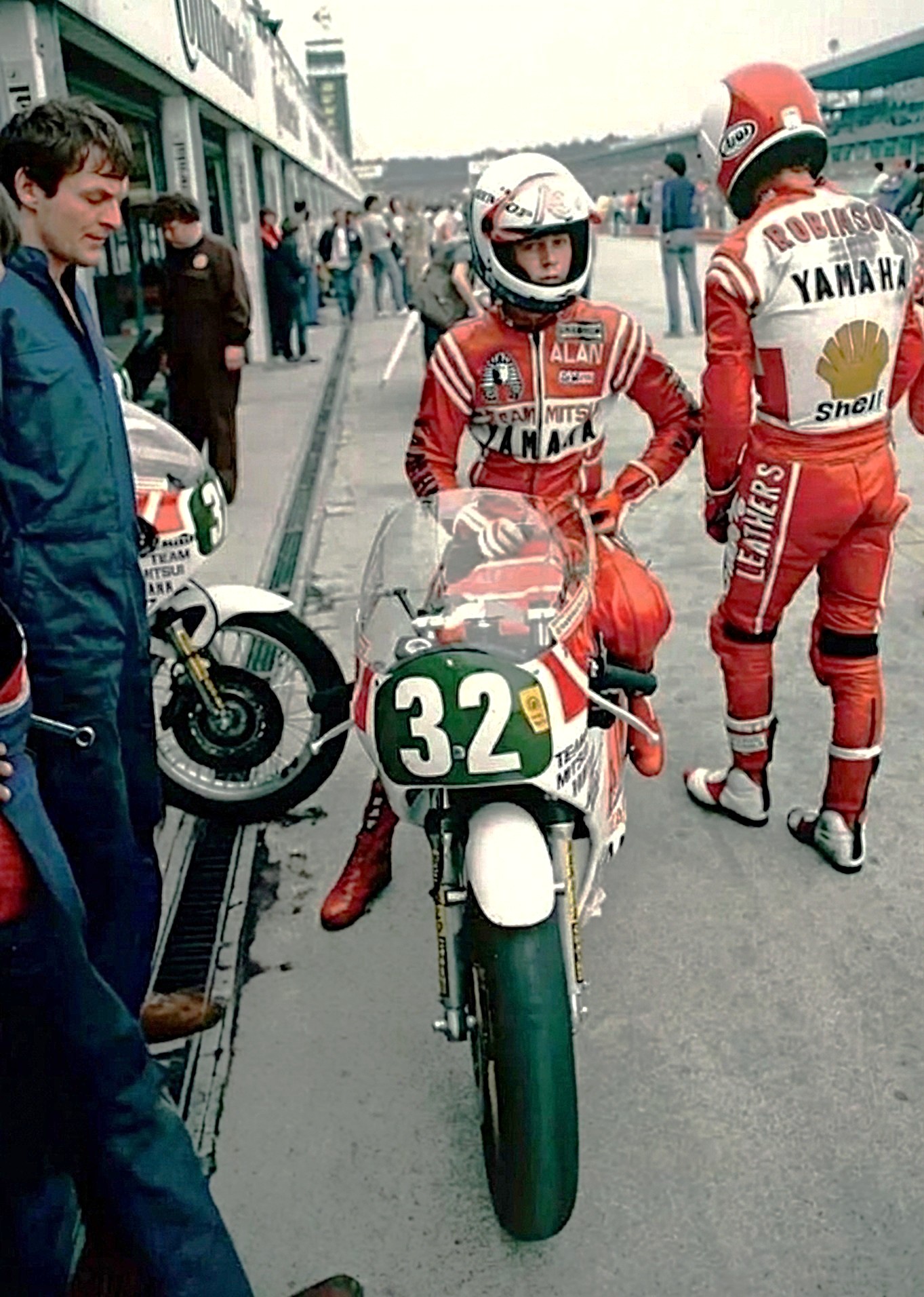 Tadahiko Taira 平 忠彦 一ー Marboro boro Ma 28 N 0 YAMAHA brembo