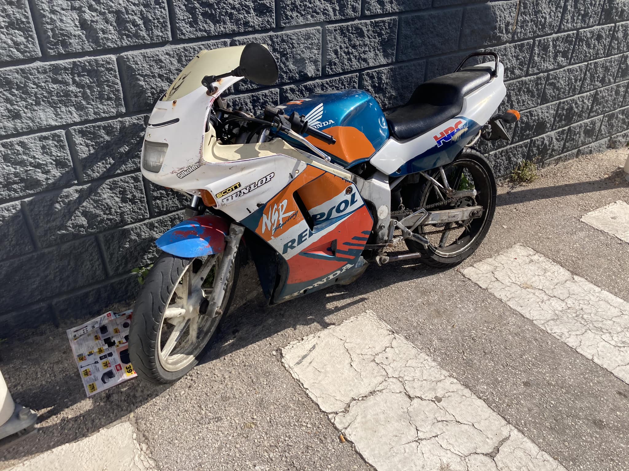 Capot De Siège Honda NSR50/80 Repsol édition Limitée Modèle Tardif - Occasion En Excellent état
