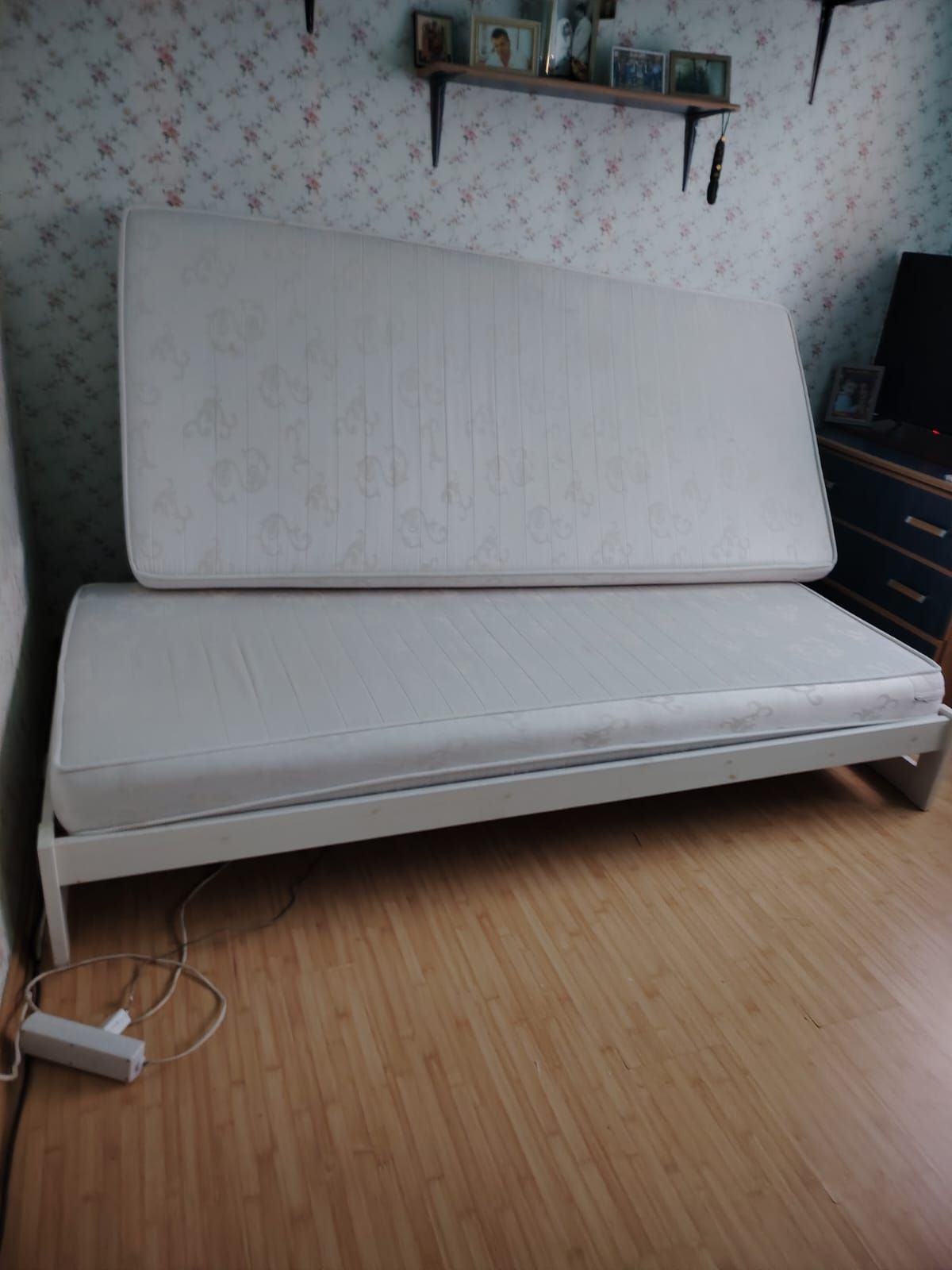 Donez Mobila si alte Lucruri | Donez haine de damă in stare foarte bună ...