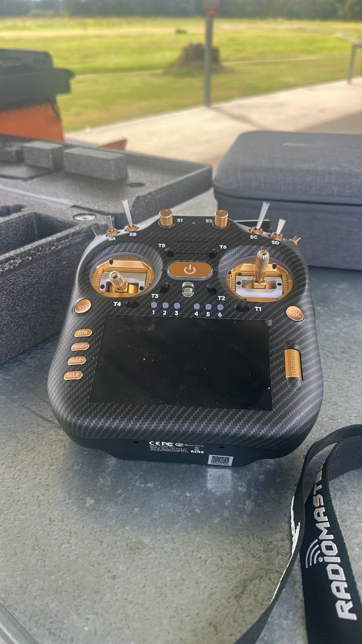 今日はこの3機を楽しみました。 TX 16S購入後、飛行機を2機とヘリを1機