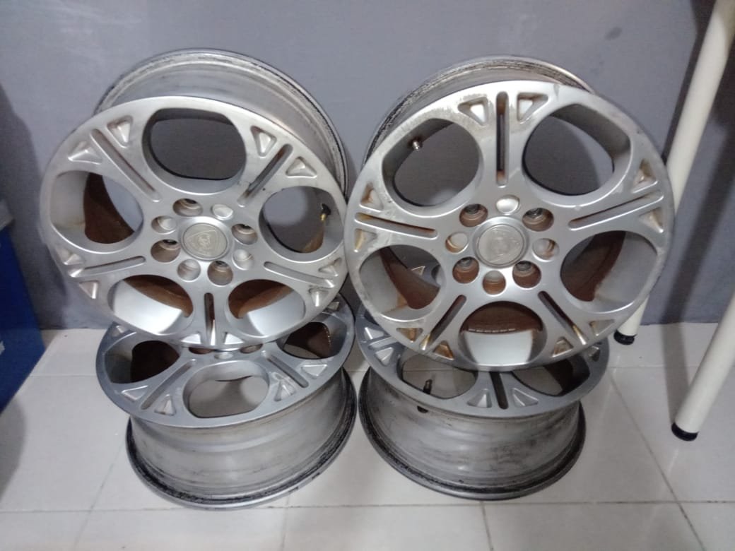 Gen2 Club | Gen2/Persona rims for sale (as seen in pictures)