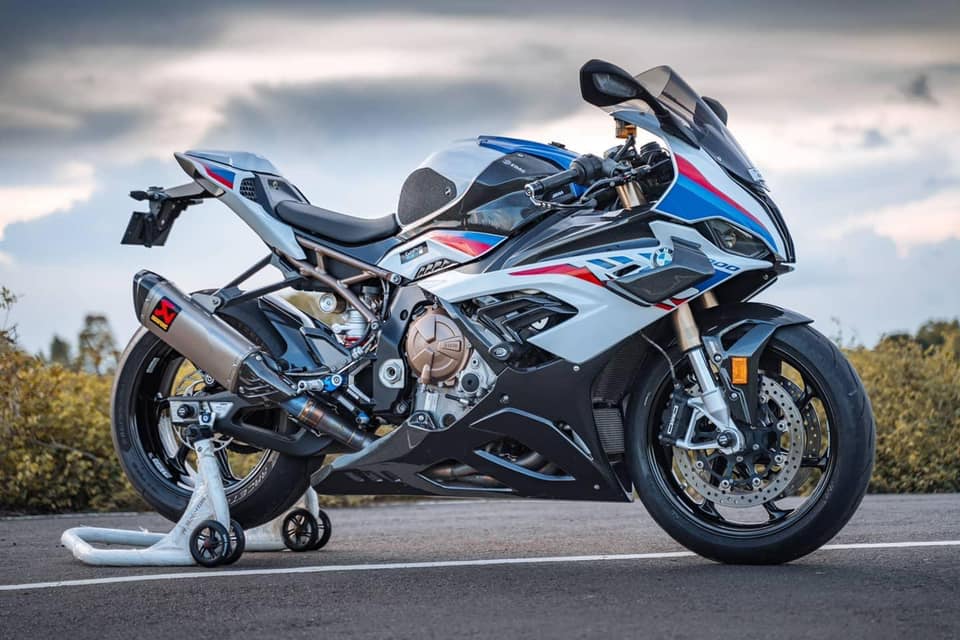 FullSix carbon wings now in stock for the BMW S1000RR ? get yours 