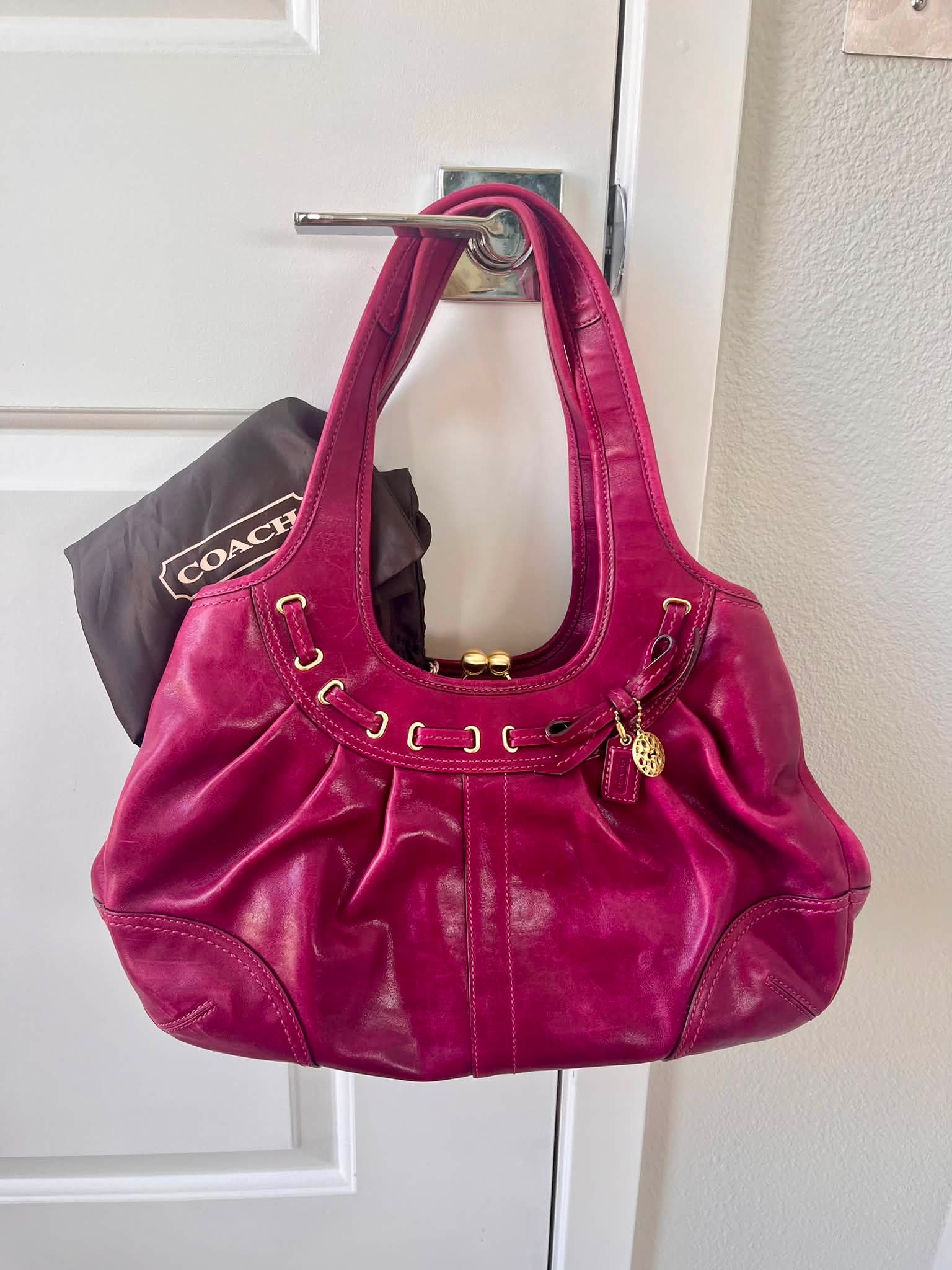 Vintage Coach Ergo Pleated Kisslock Fuchsia/Magenta Leather