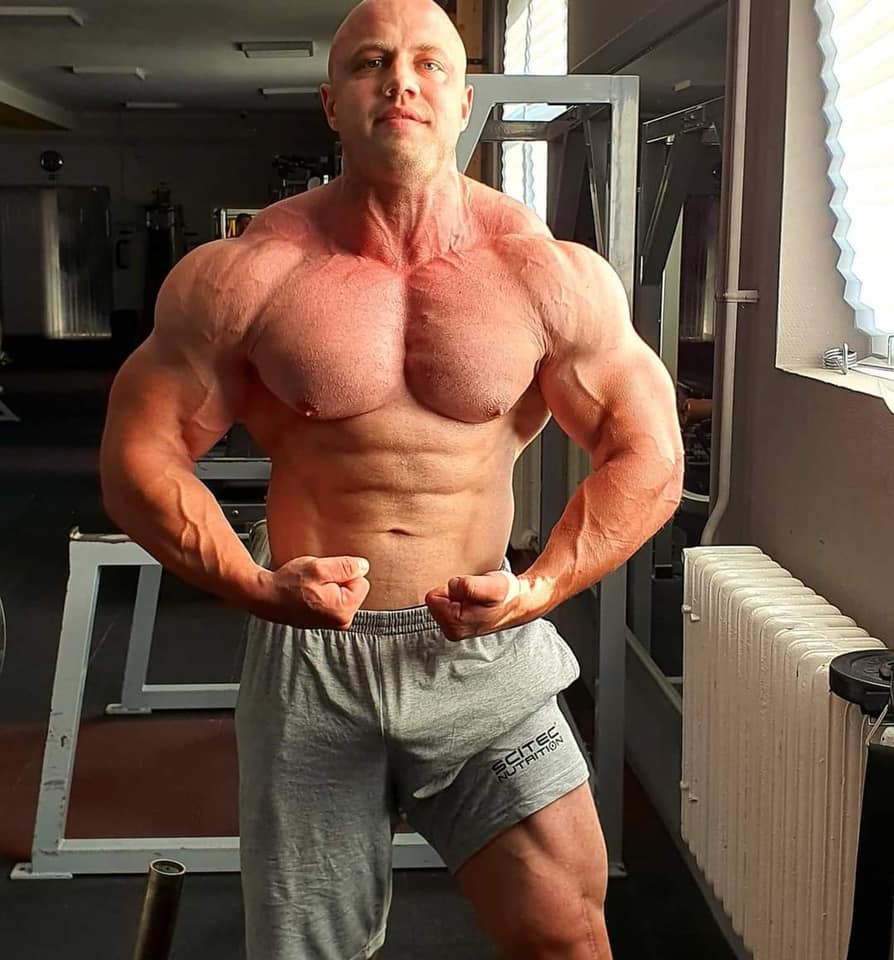 Hungarian Mecca Gym - Rigó Ricsi vagyok, testépítő és fekvenyomó bajnok ...
