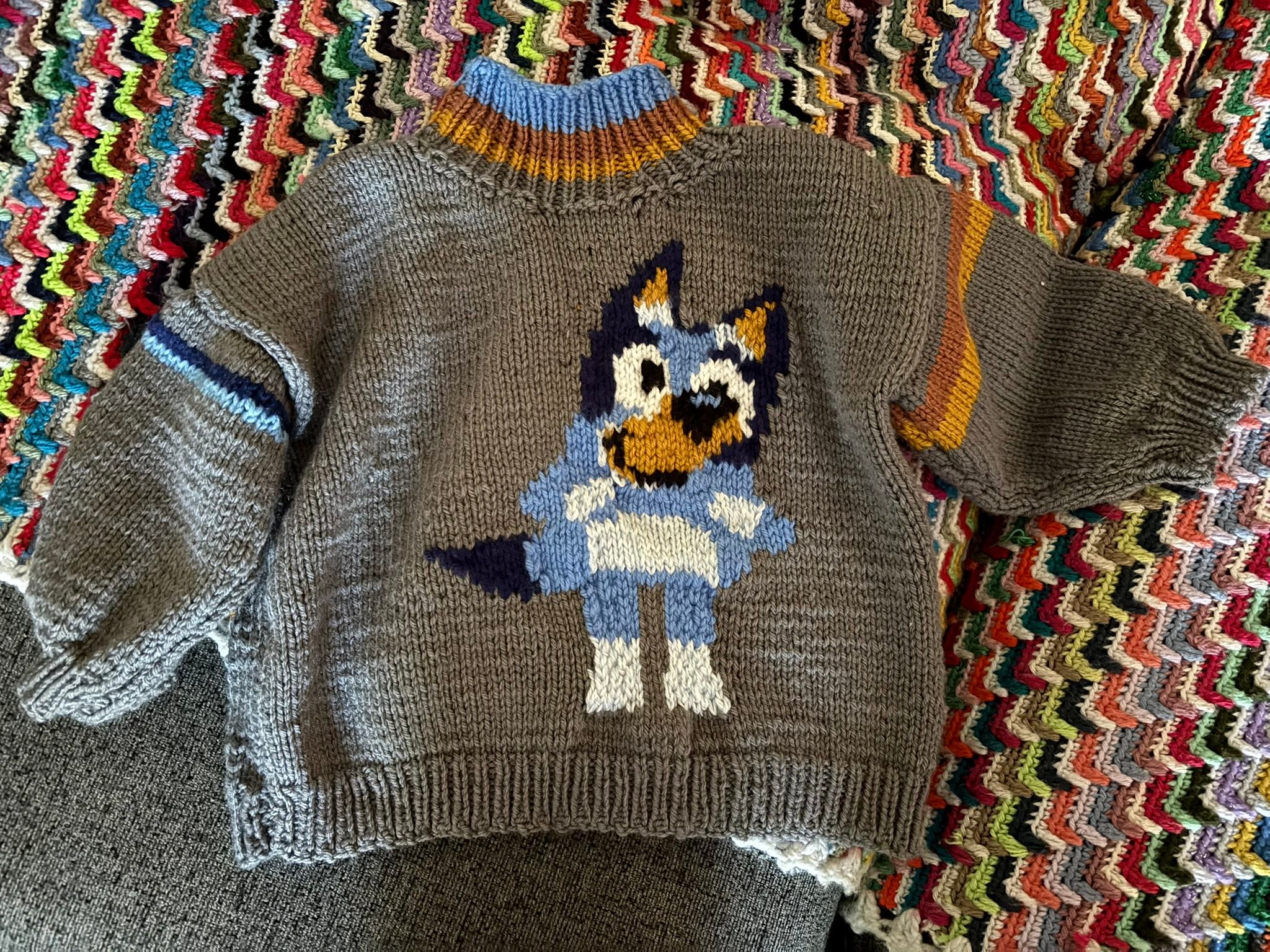 Mom makes Bluey sweater for toddler