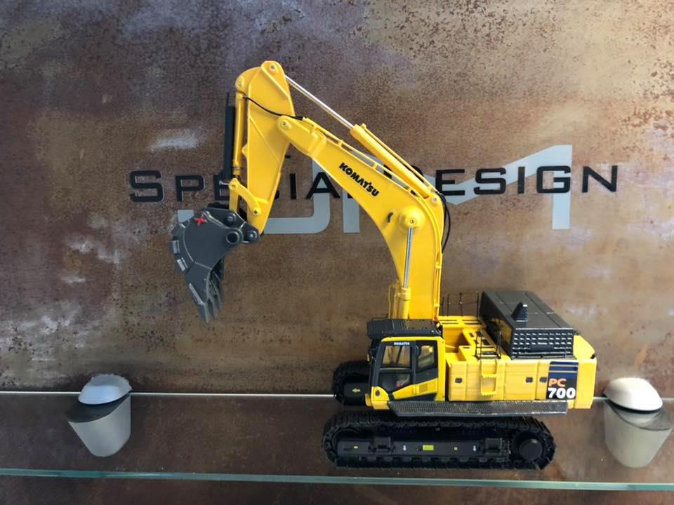 Komatsu PC200i-12 🇯🇵🎌 Scale 1/50