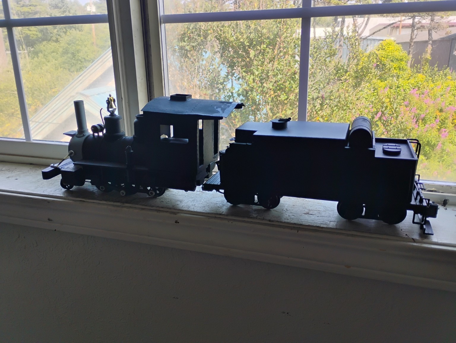 Modifying Flying Zoo Argent locomotive to resemble NCNG #5