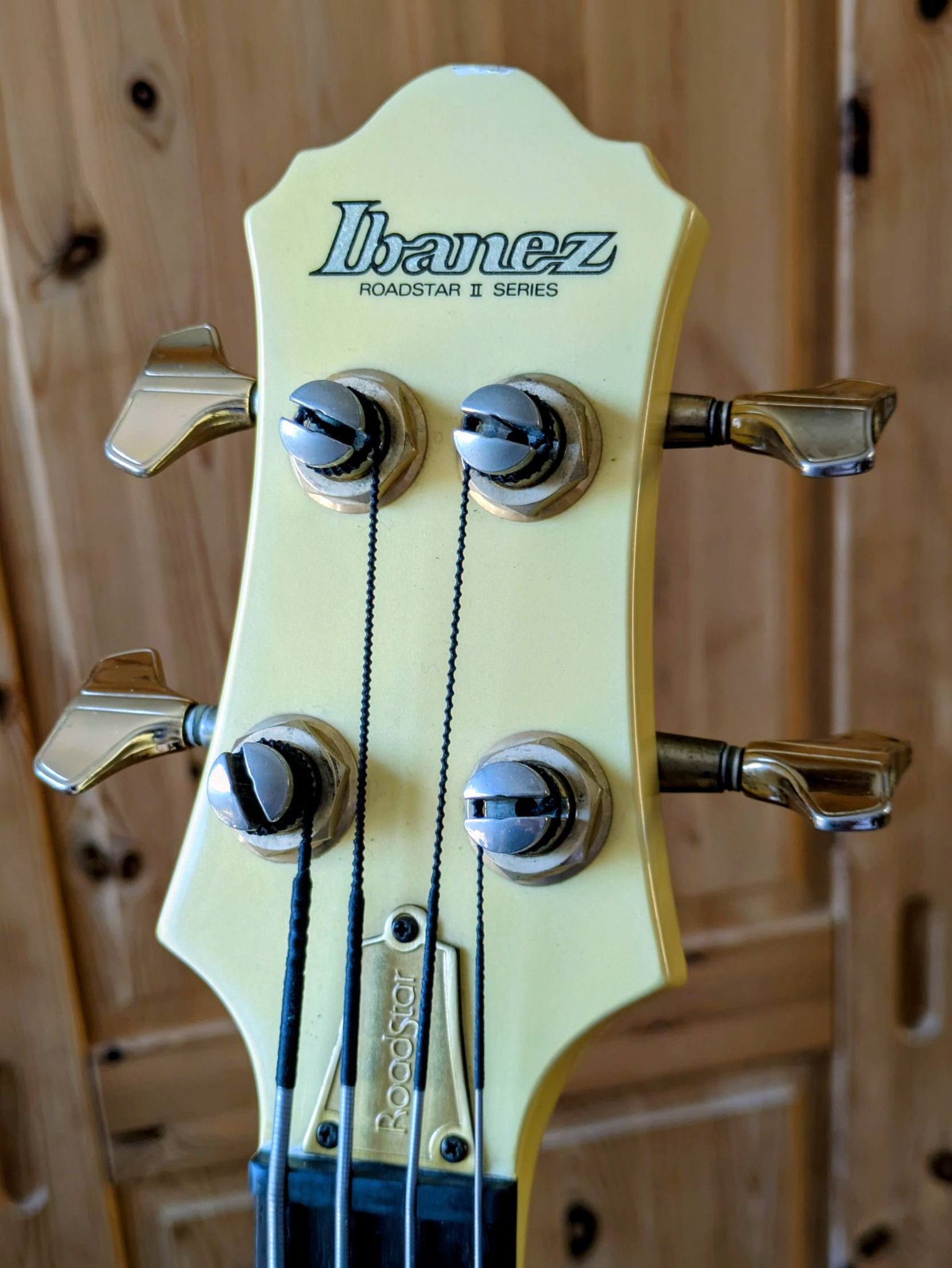 Ibanez Roadstar RB830 bass guitar review and specs