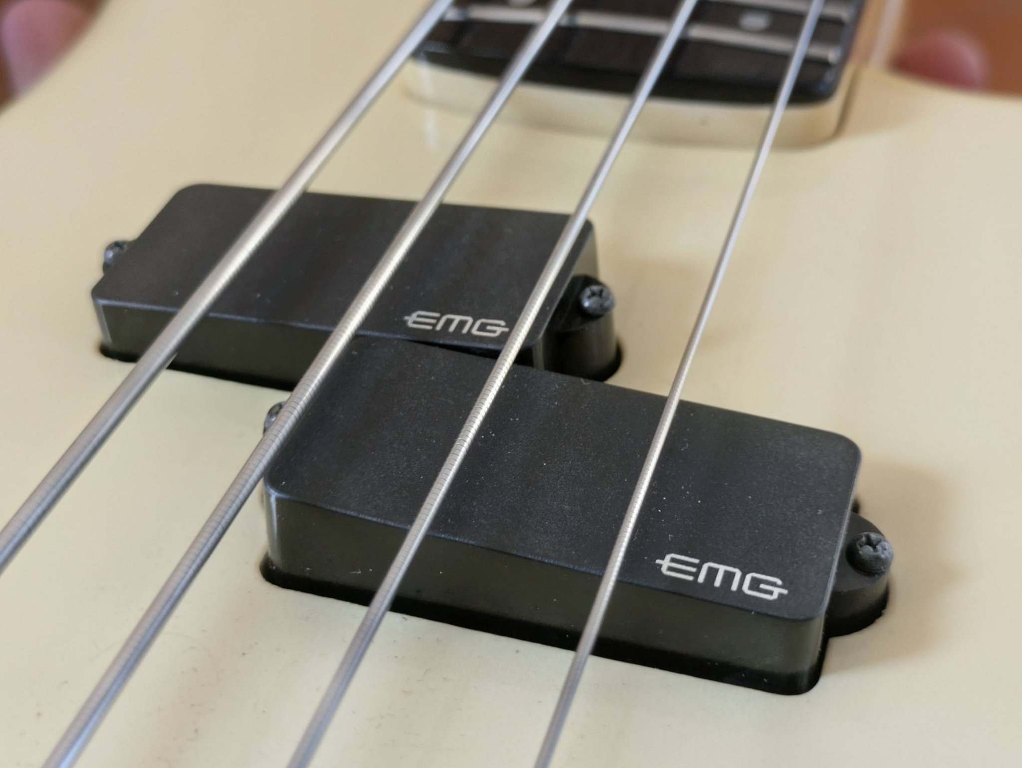 Ibanez Roadstar RB830 bass guitar review and specs