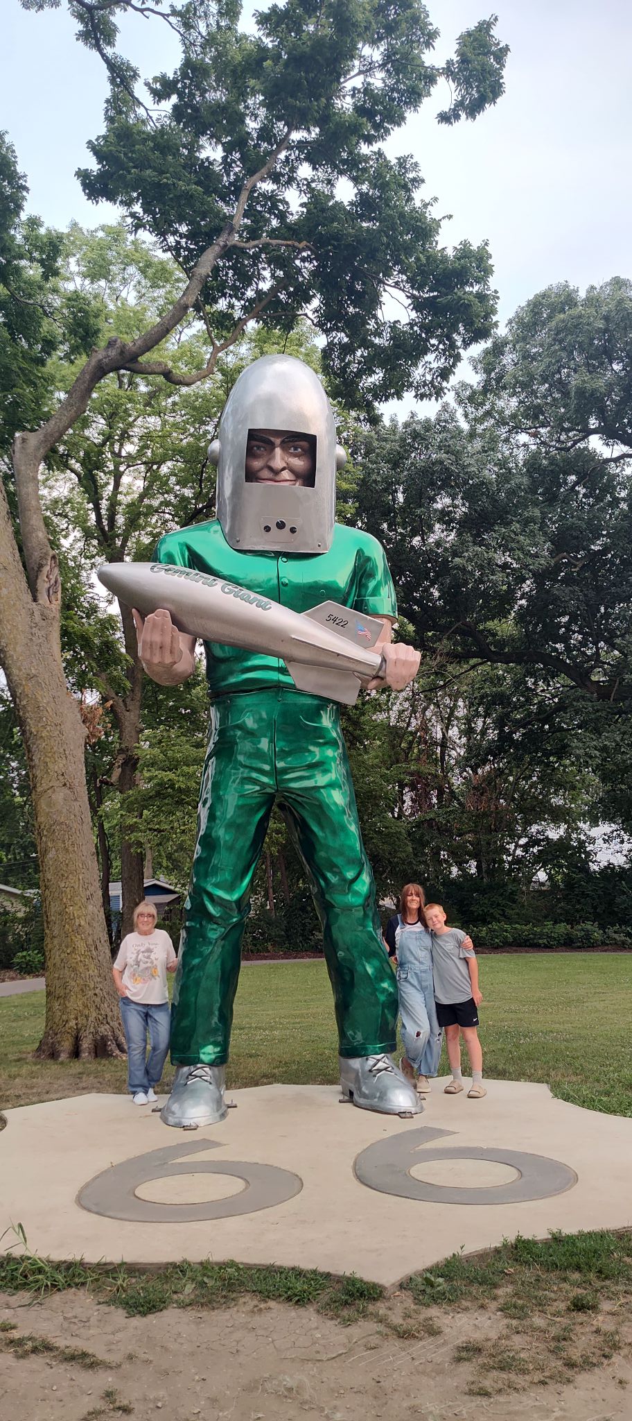 Gemini Giant statue on Route 66 in Wilmington, Illinois