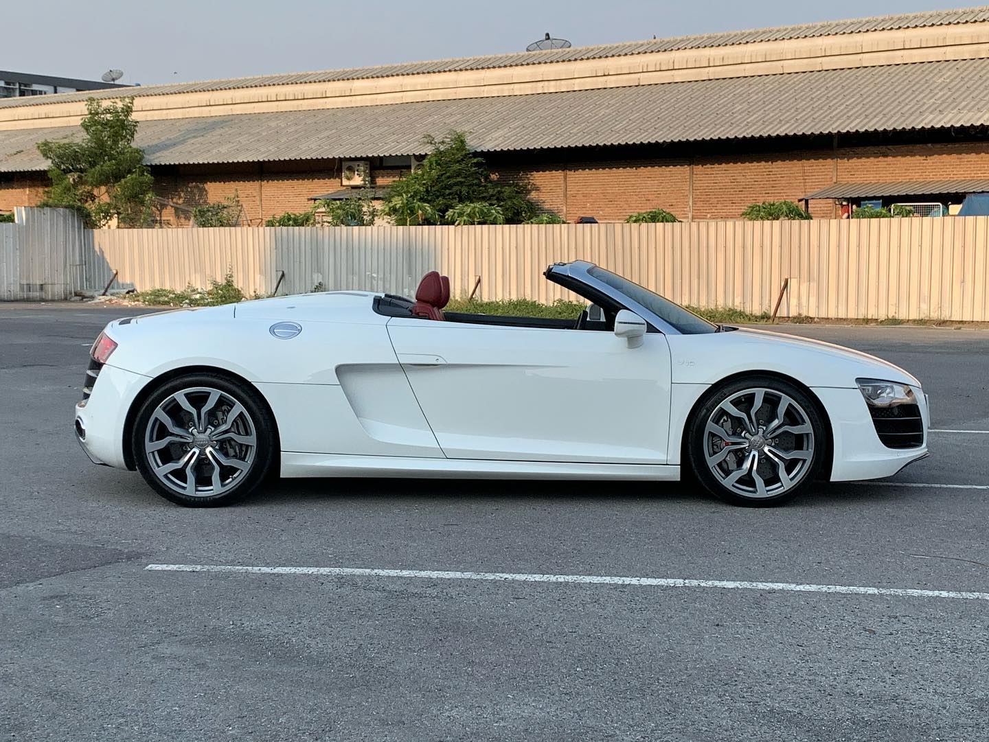 Twin Auto - AUDI R8 V10 Convertable ปี 2011 Carbon Package...