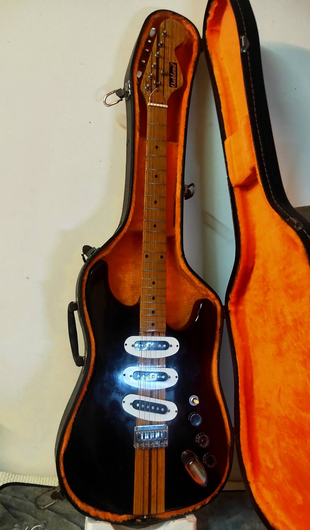 Guyatone LG-180T（1967）です。 当時、Guyatoneは売れに売れ生産が