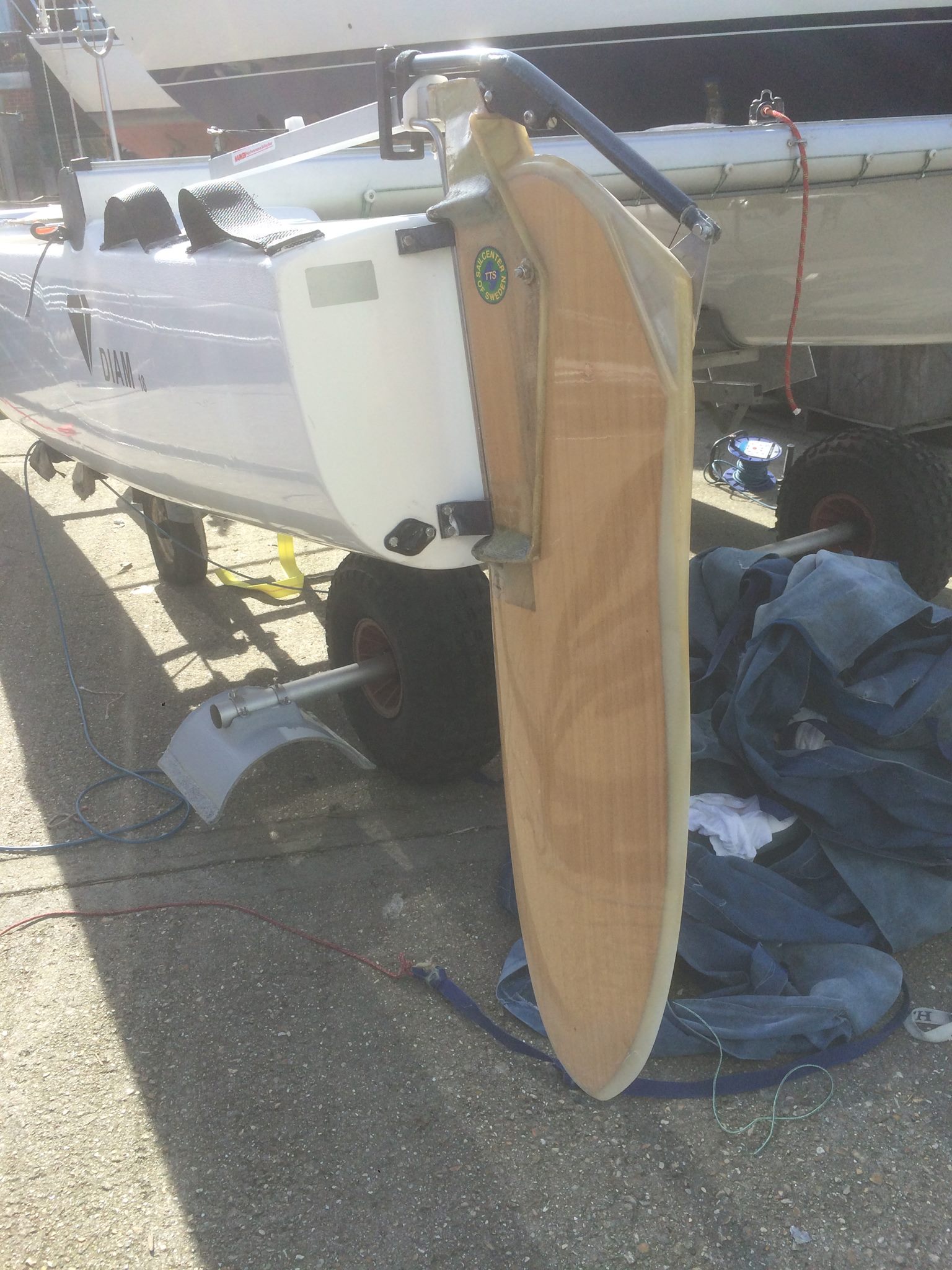 MJ - Epoxy rudder repairs , and full alignment with daggerboards ...