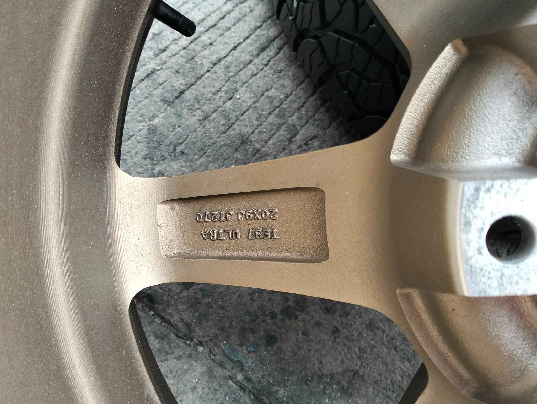 FOR SALE ‼️ TE37 ULTRA COPY SIZE 20X9 6HOLES 139 275 55 20 KUMHO