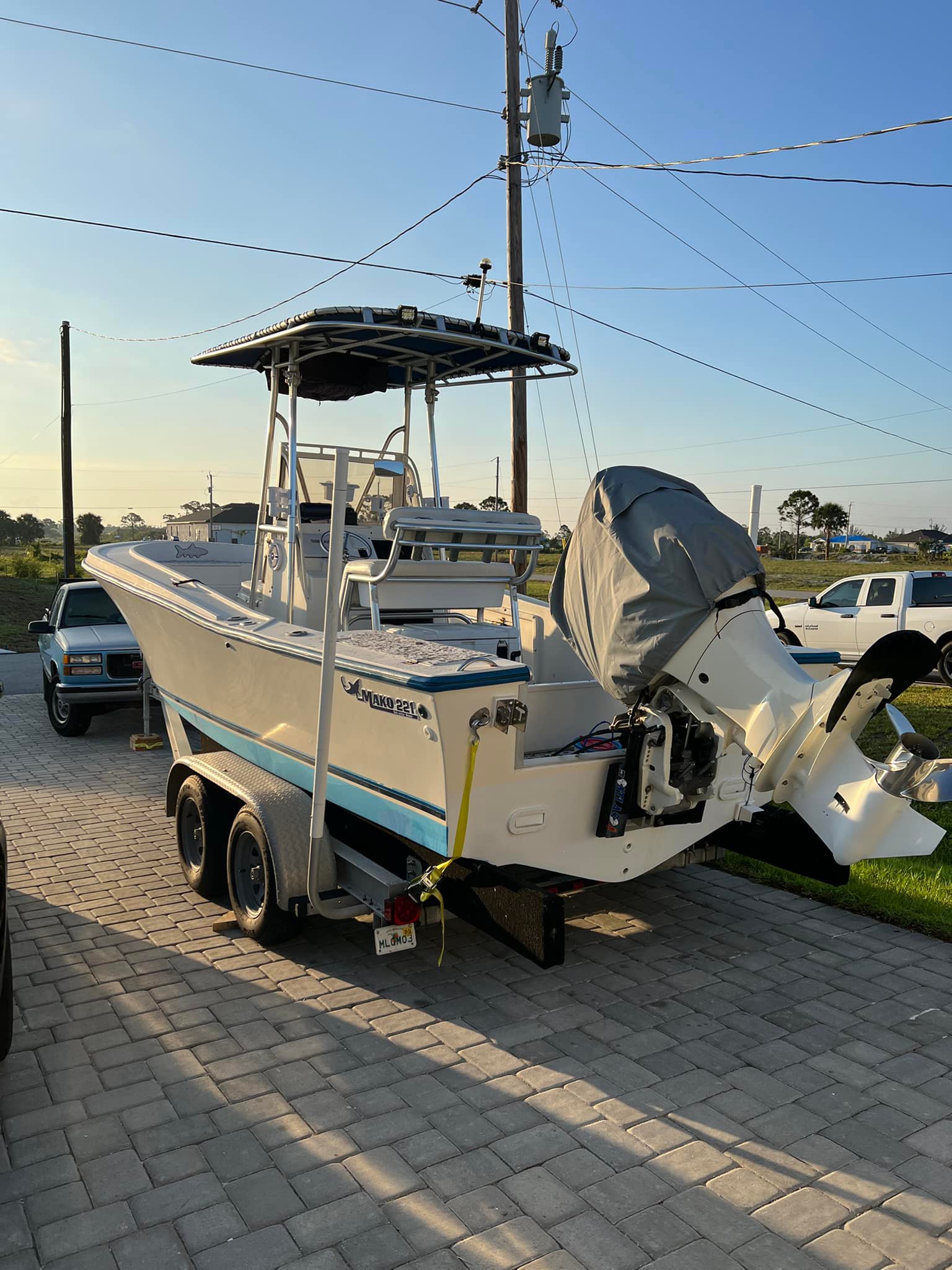 What is the value of a 1989 Mako 221 with 200hp Suzuki engine?