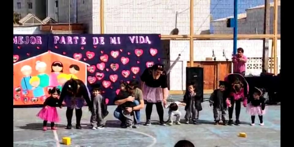 “La familia siempre es el... - Jardín Infantil Girasoles