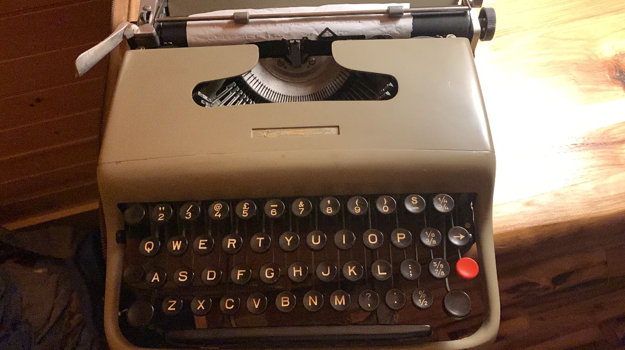 Where to find Lettera 22 logo and serial number S614319 information?